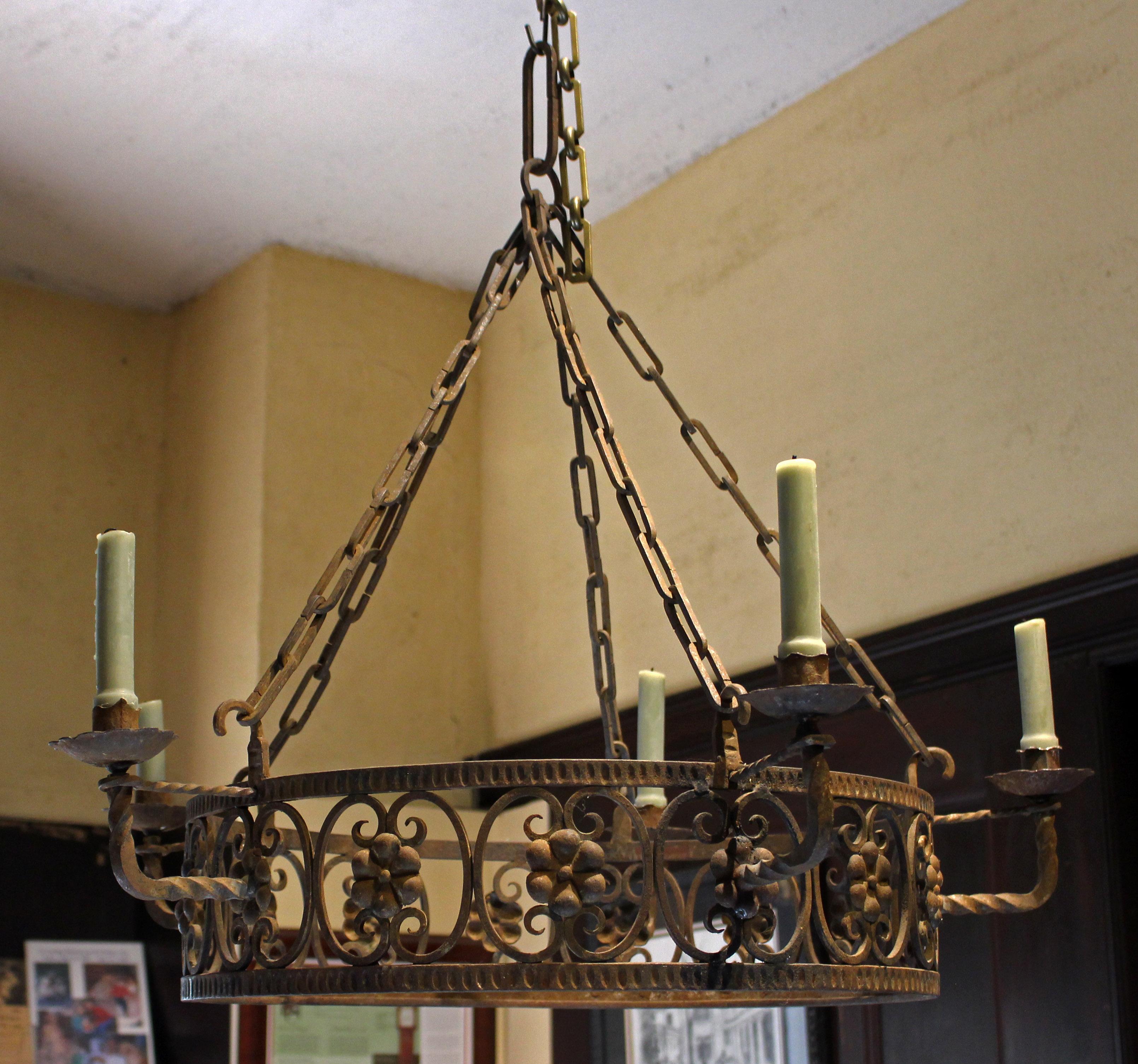 Early 20th Century Wrought Iron 5-candle Chandelier For Sale 3