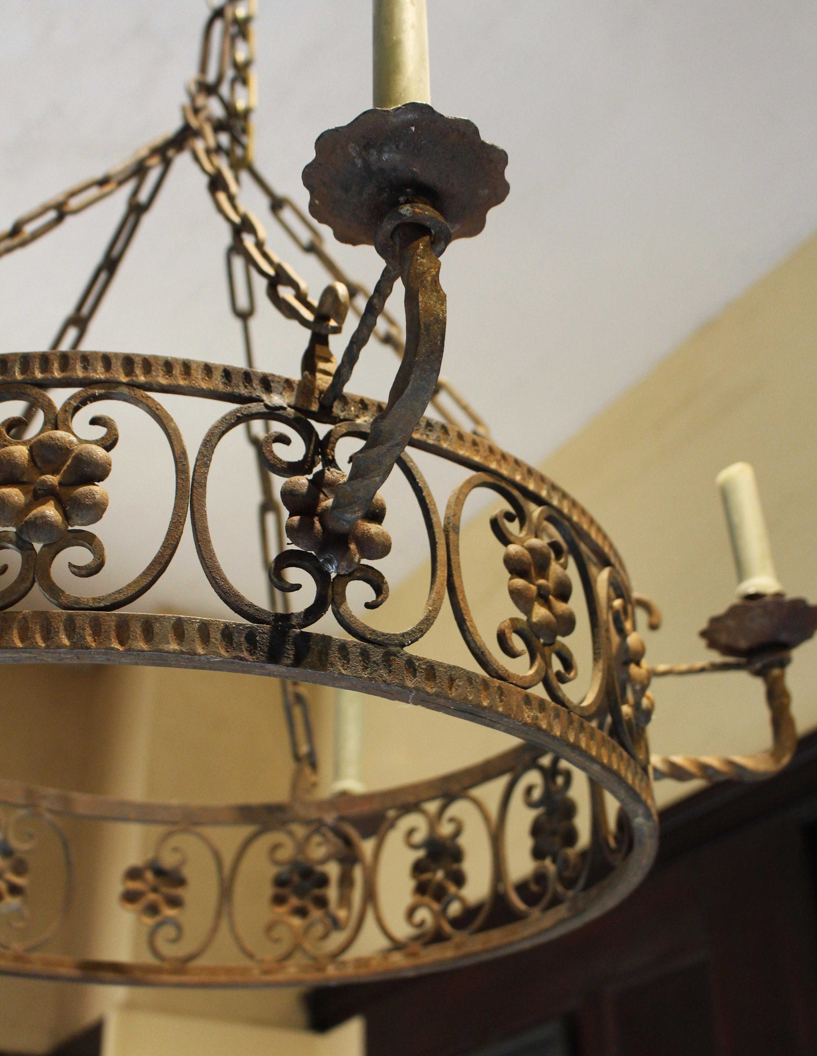 Early 20th Century Wrought Iron 5-candle Chandelier For Sale 4
