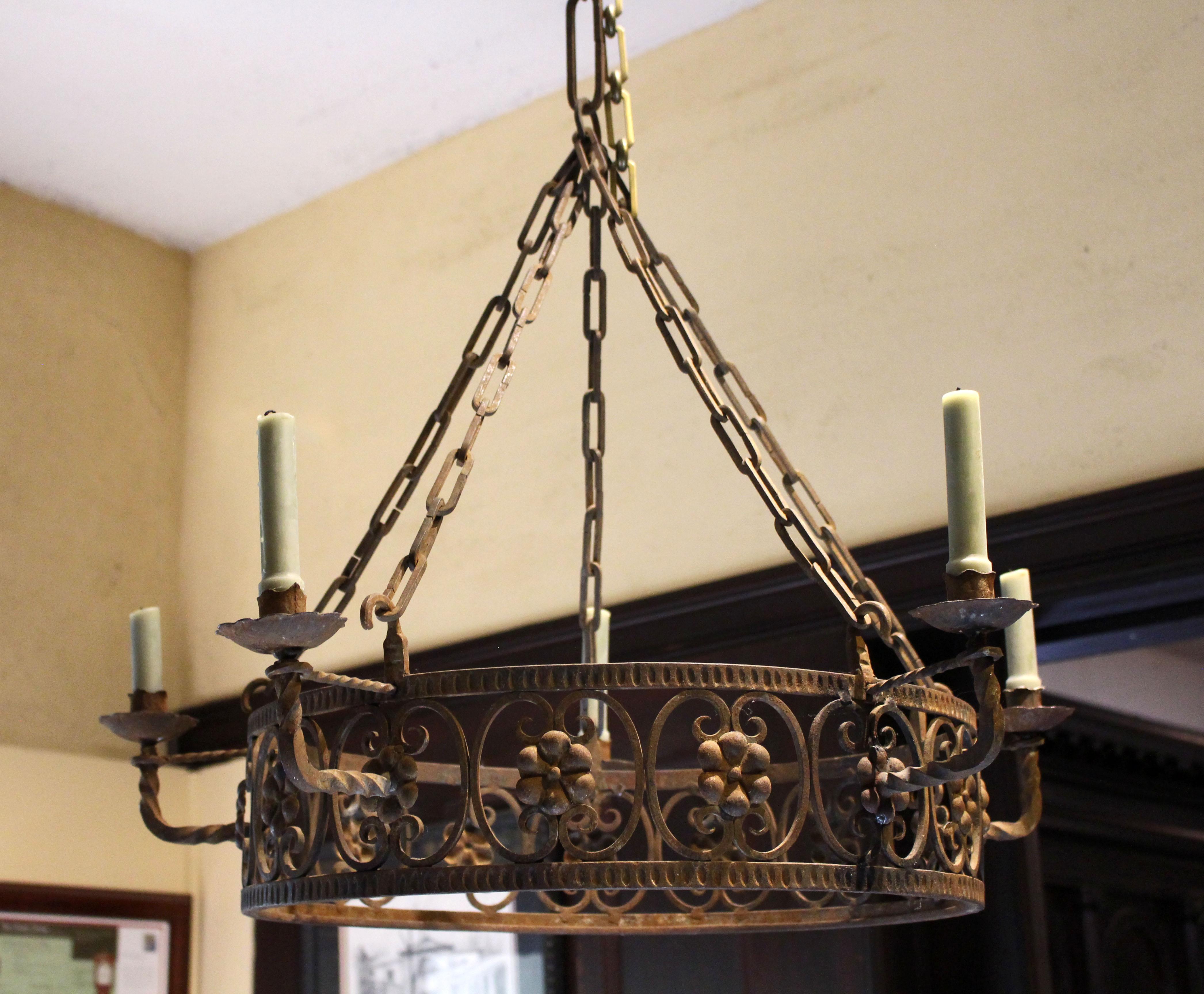 Early 20th Century Wrought Iron 5-candle Chandelier For Sale 5