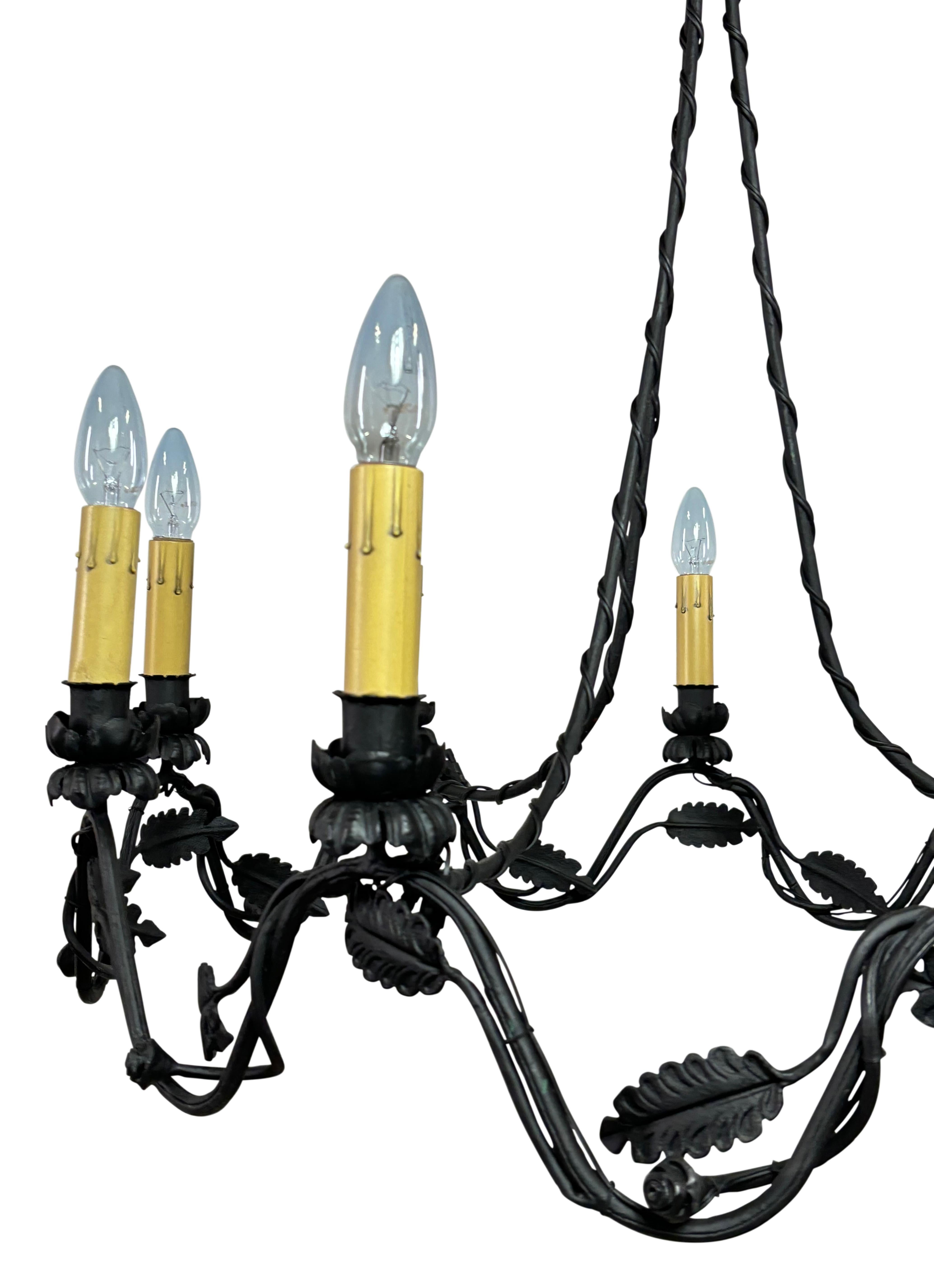Luminaire en fer forgé du début du 20ème siècle Chandelier en vente 1