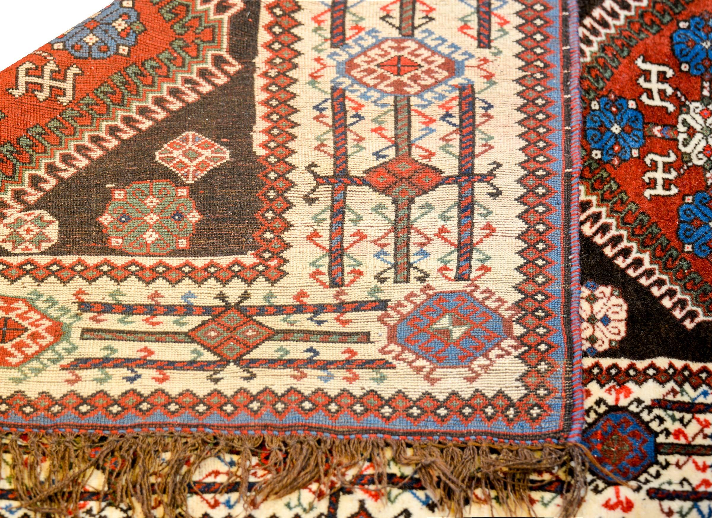 Early 20th Century Yalameh Rug In Good Condition In Chicago, IL
