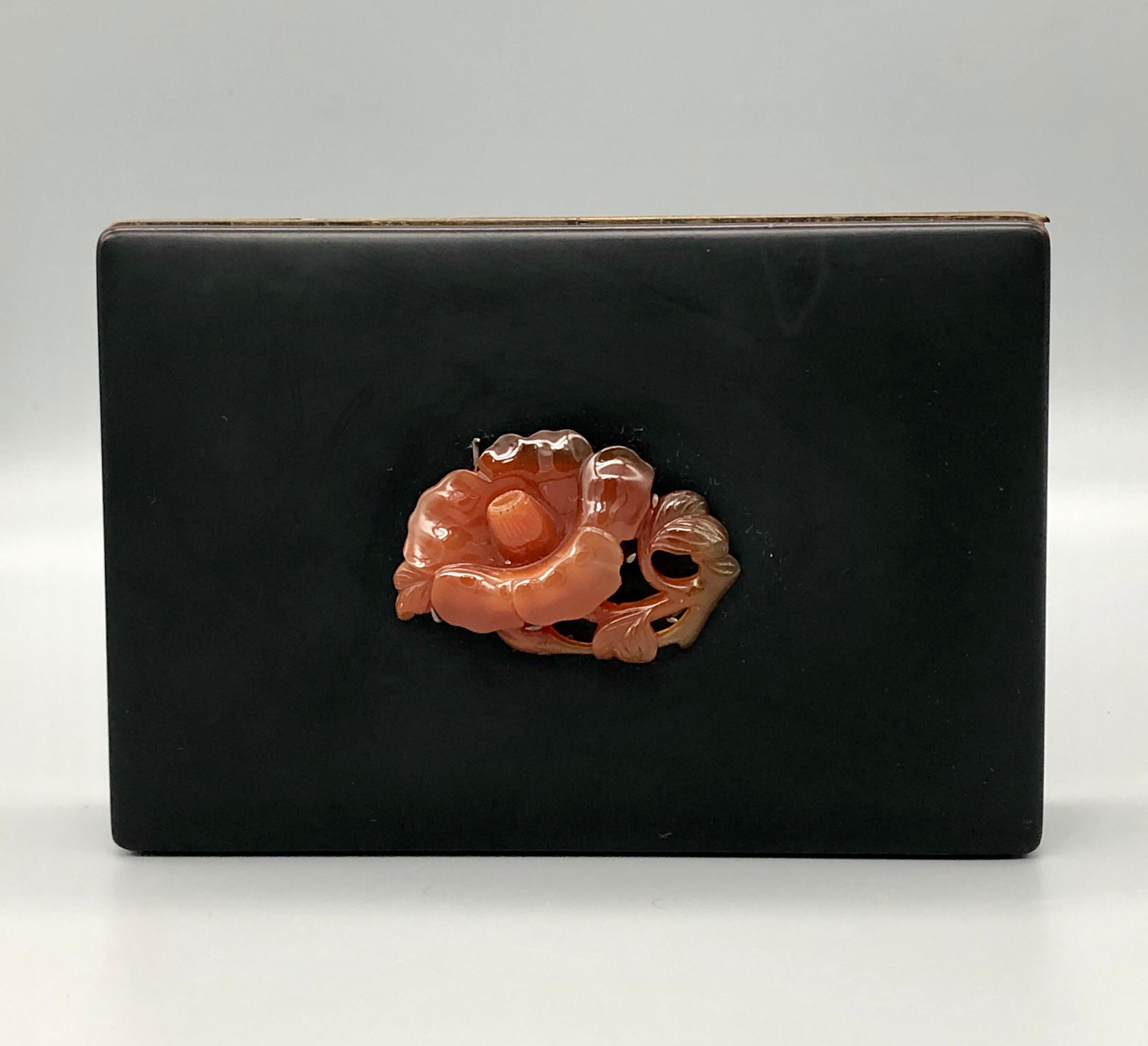 Early 20th Century Yamanaka Black Enamel Hinged Box with Carved Agate Flower For Sale 4