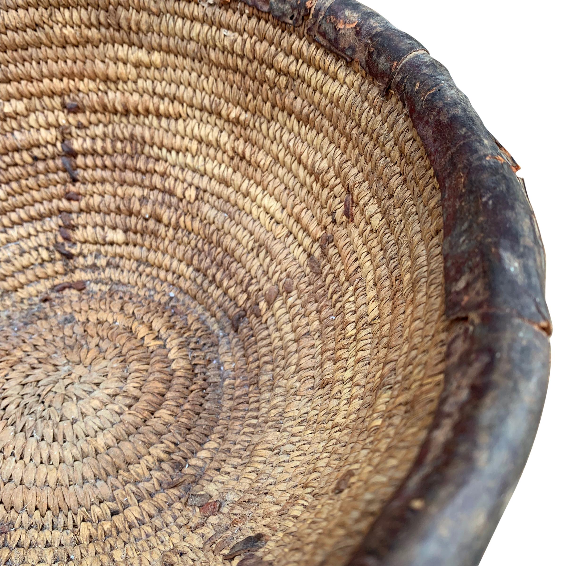Early 20th Century Yoruba Basket In Good Condition In Chicago, IL