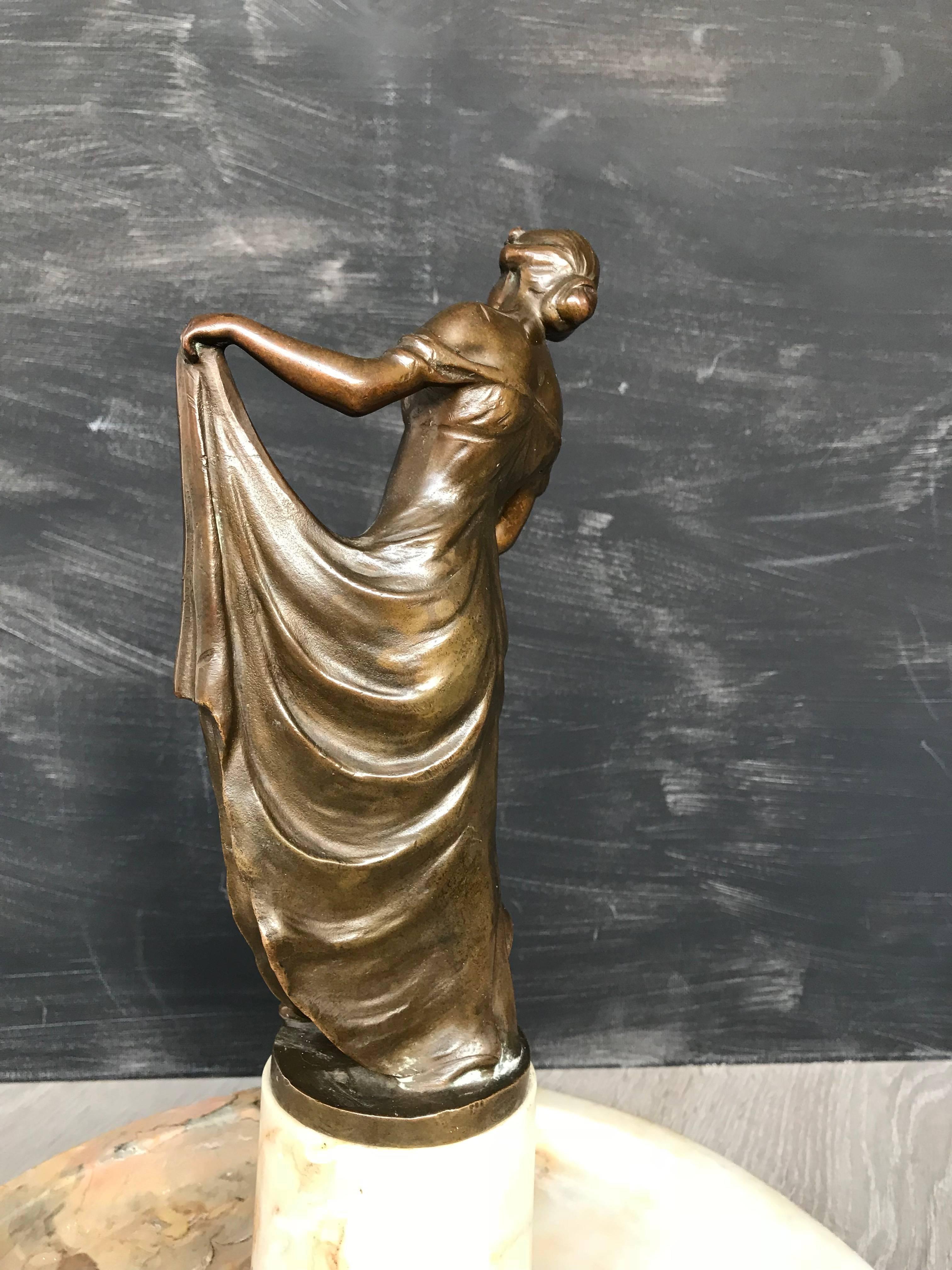 Early 20th Century, Elegant Jugendstil Bronze Lady Sculpture on Marble Tray Base For Sale 2