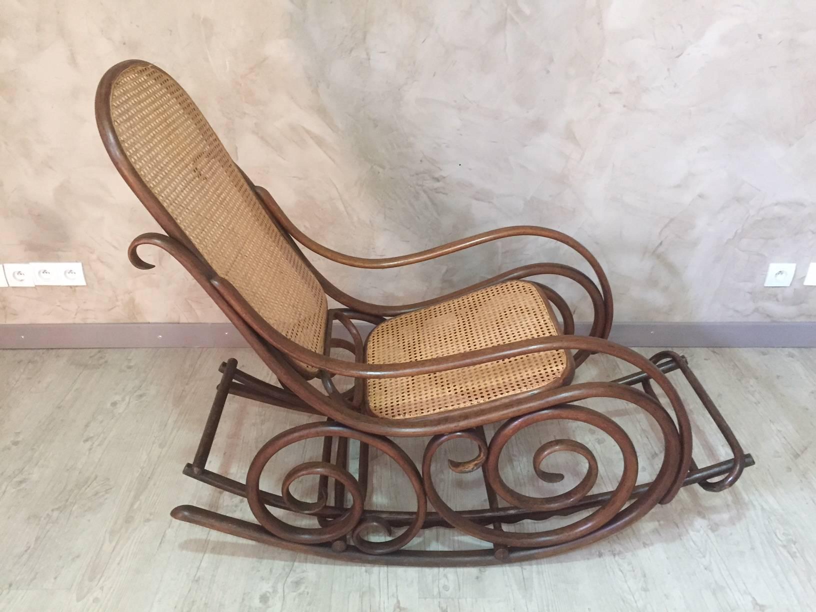Really nice rocking chair by The famous manufacturer 