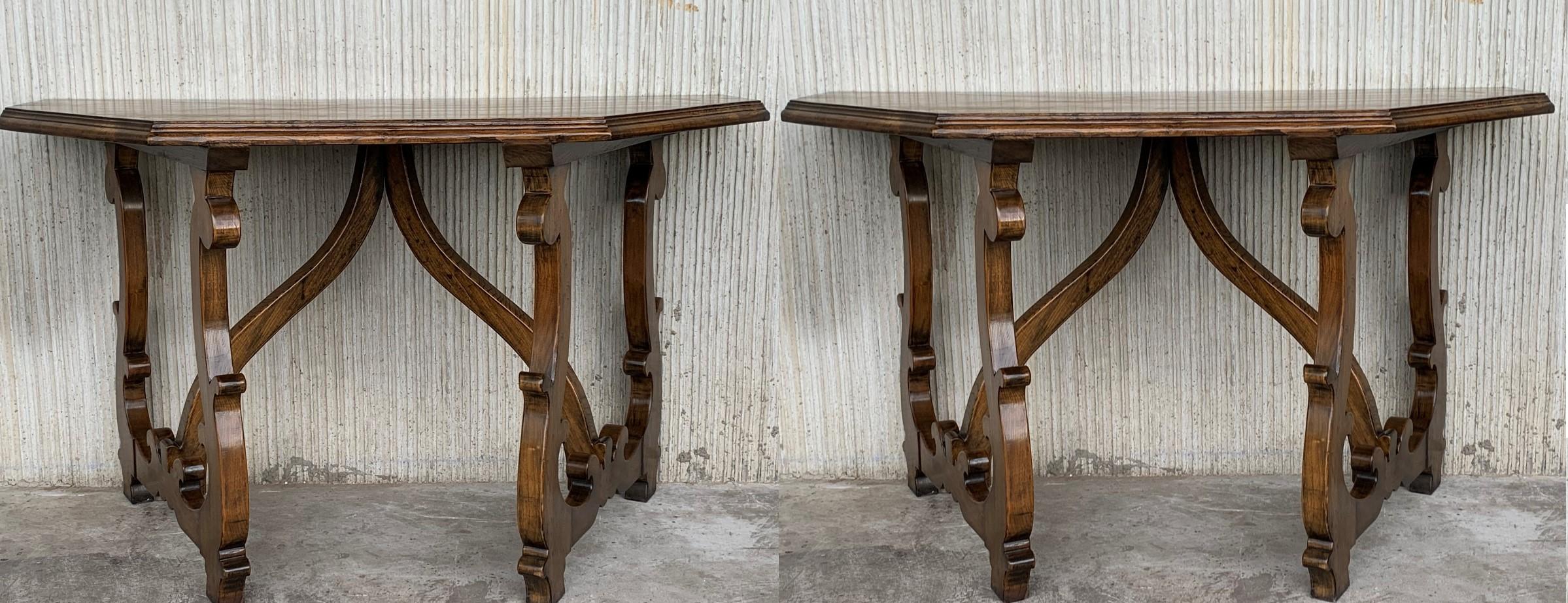 Early 20th convertible Spanish walnut dining room table with lyre legs.
Awesome pair of Spanish consoles convertibles in dining room table.
Both consoles made of solid walnut with beautiful original patina.
In two self-supporting parts, flanked