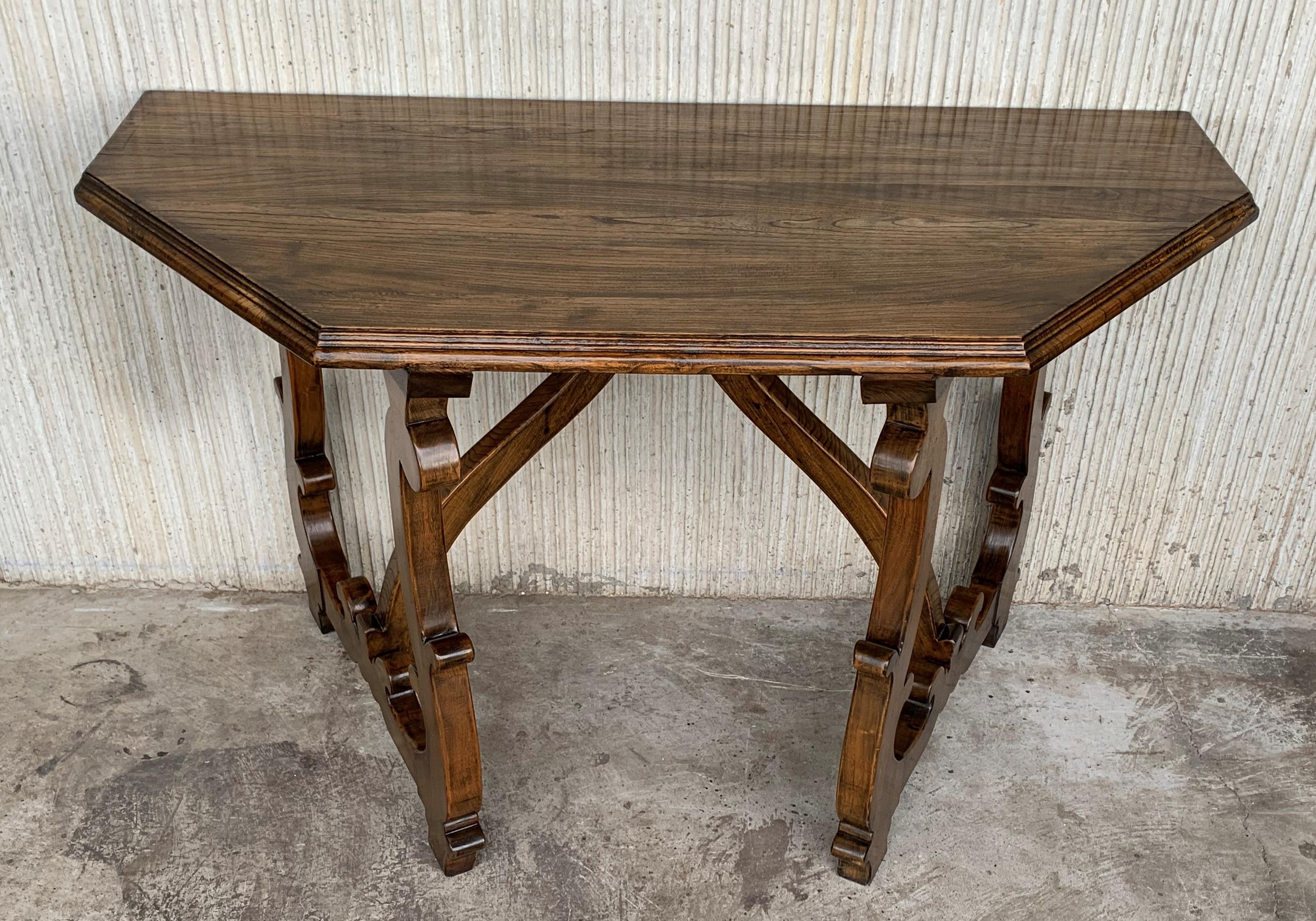 Early 20th Convertible Spanish Walnut Dining Room, Center Table with Lyre Legs 1
