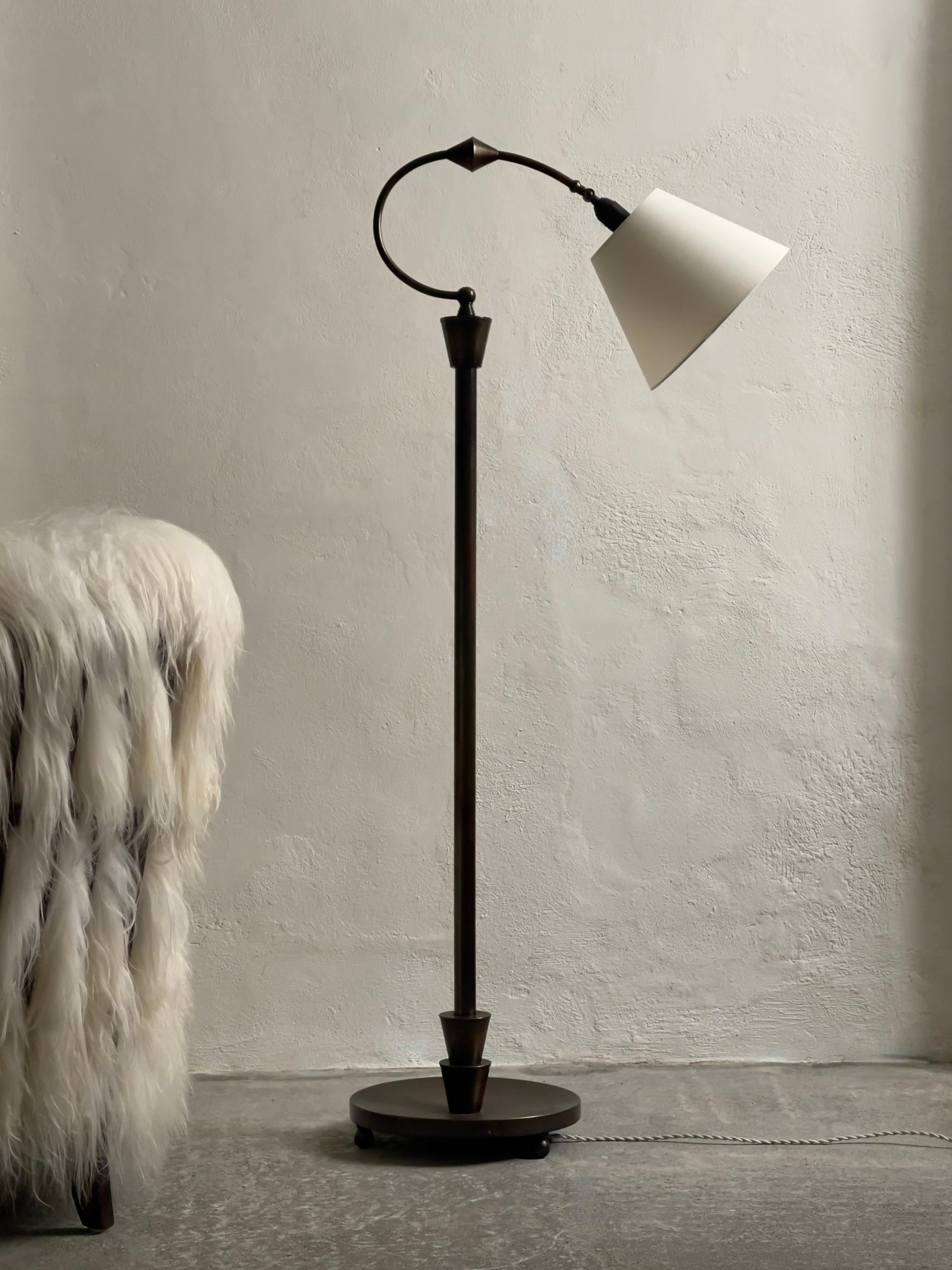 Unique 1920s Scandinavian Art deco floor lamp in patinated bronze with new linen shade. 
Please find measures:
Base: 33 cm
Height: 147- 194 cm (The upper core part of this lamp can be extended)
Wide: 56 cm

We are delighted to unveil a unique and
