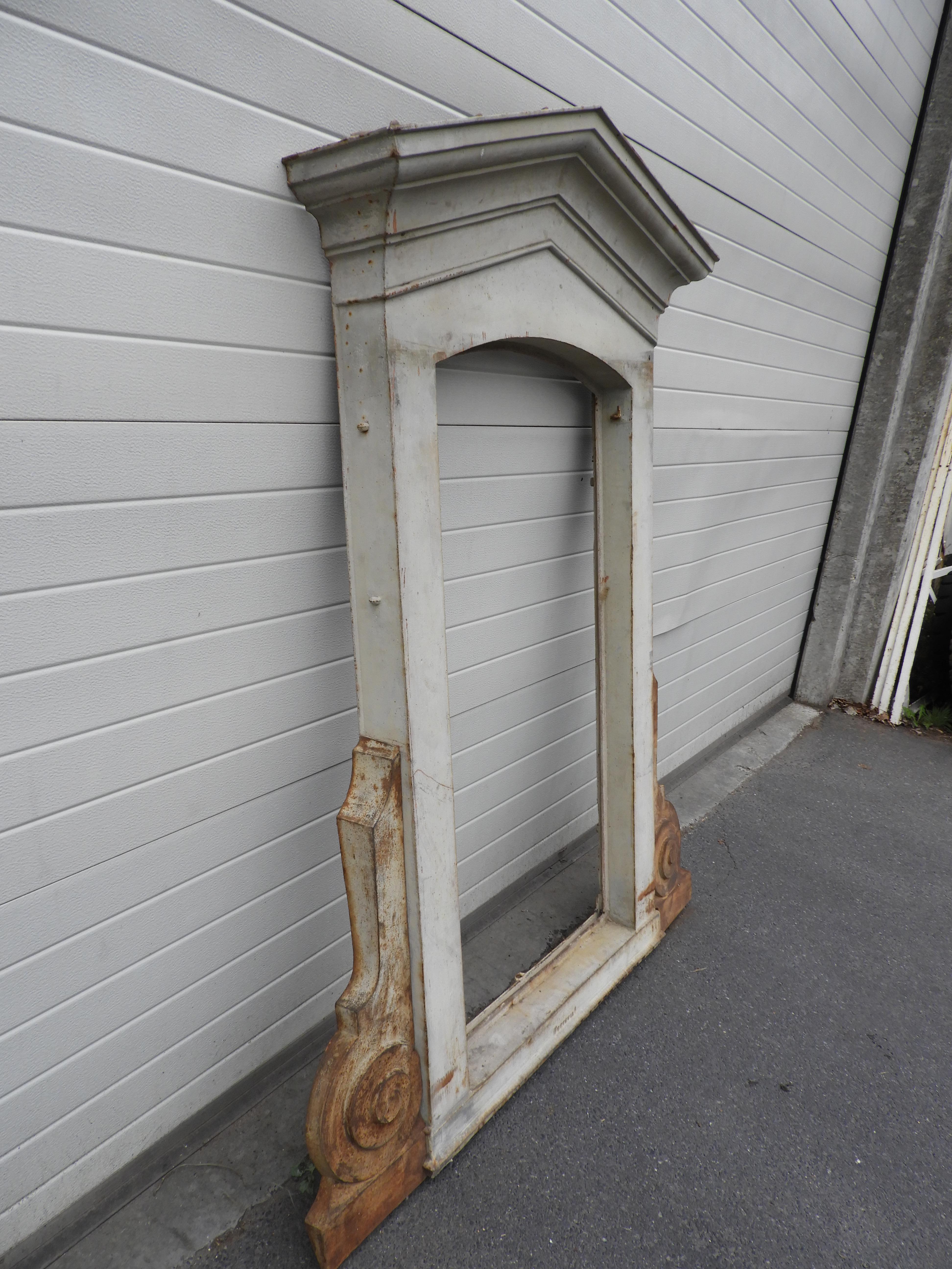 Early 20th Decorative Century Cast Iron Window Frames For Sale 4