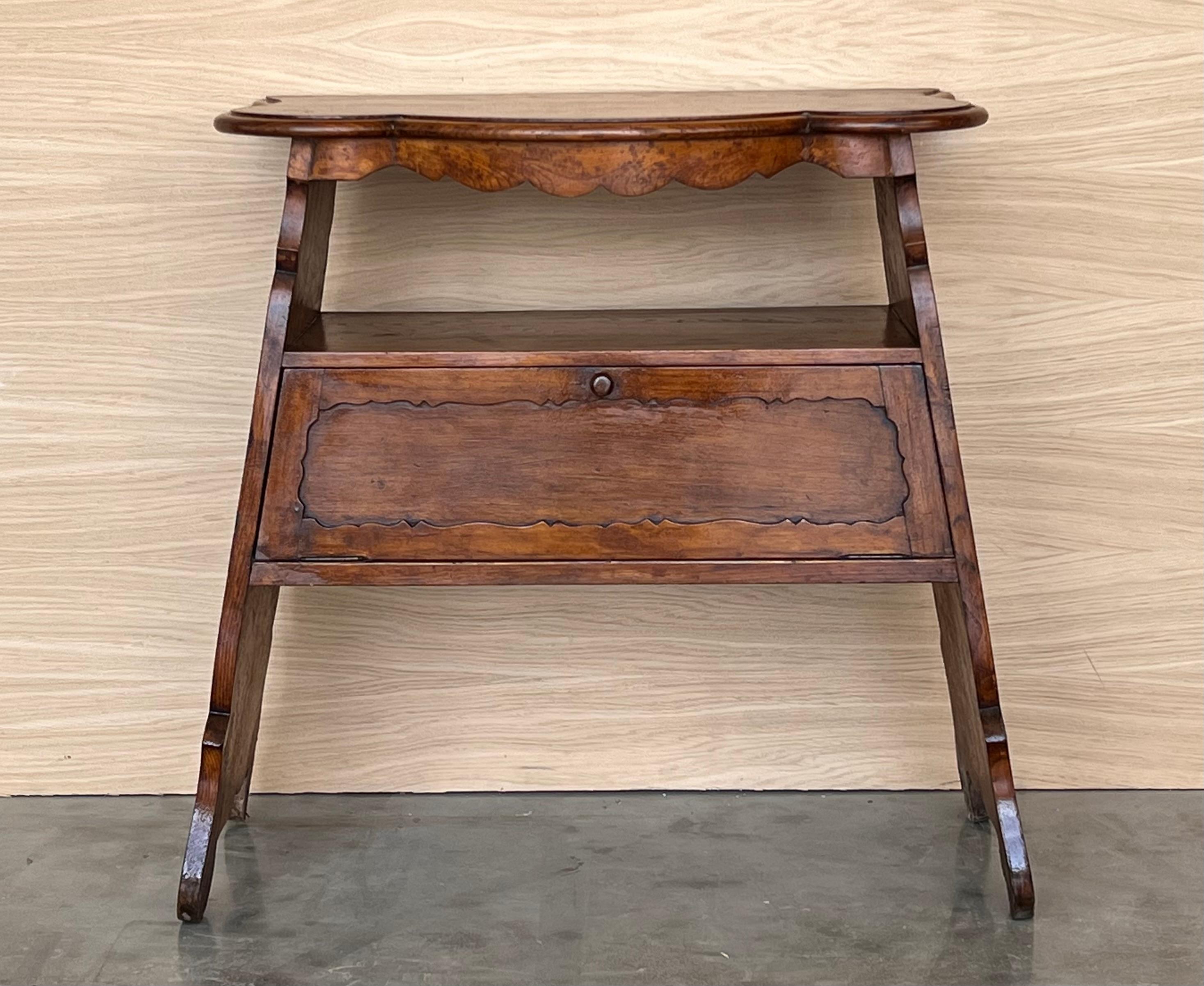 Early 20th Fall front Door rustic console Table with Shelve In Good Condition In Miami, FL