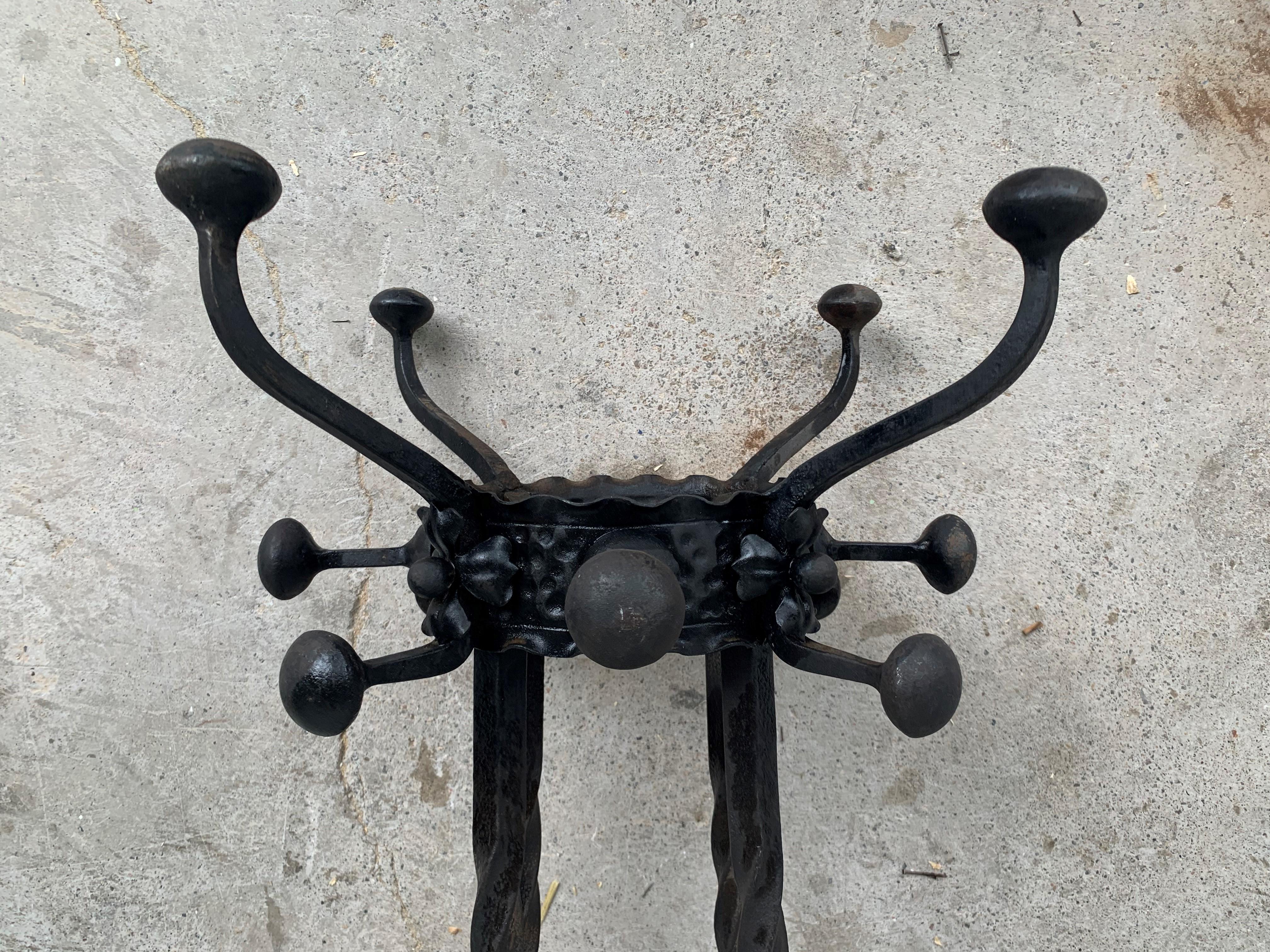 Early 20th Century French Art Nouveau Cast-Iron Coat Stand with Eight Hooks 2
