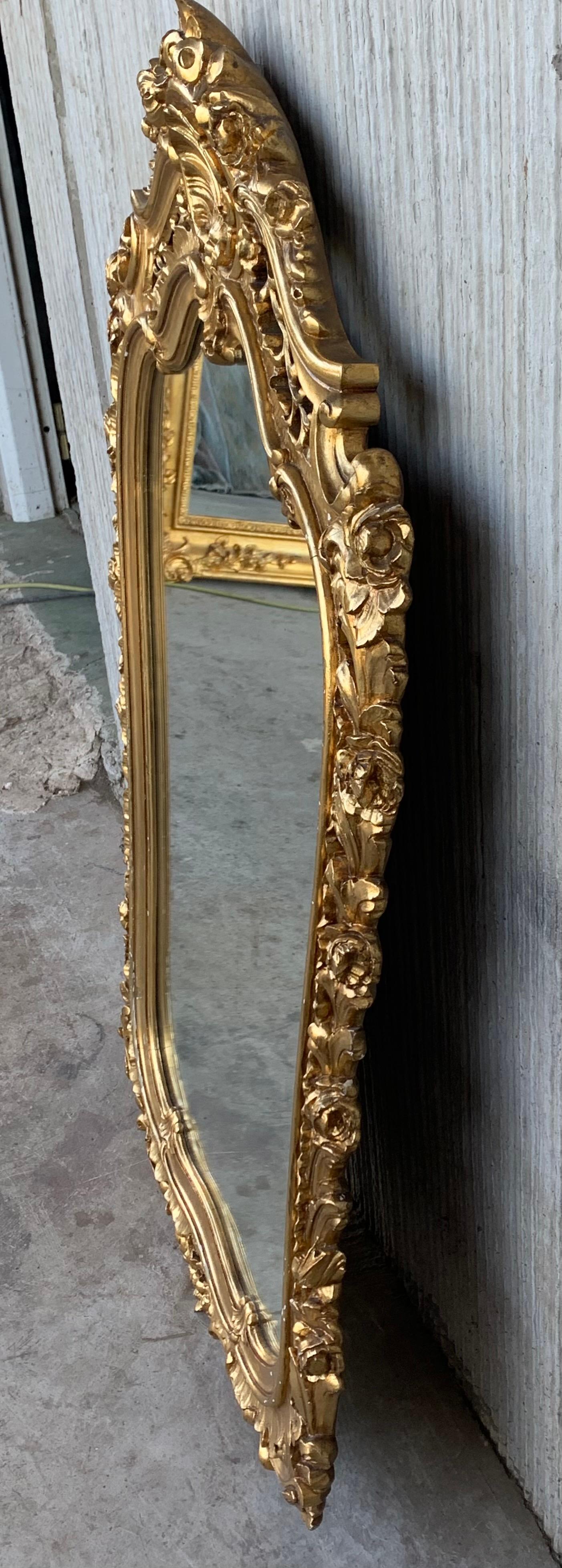 Geschnitzter Spiegel aus vergoldetem Holz aus dem frühen 20. Jahrhundert, Französische Empire-Periode (Regency) im Angebot