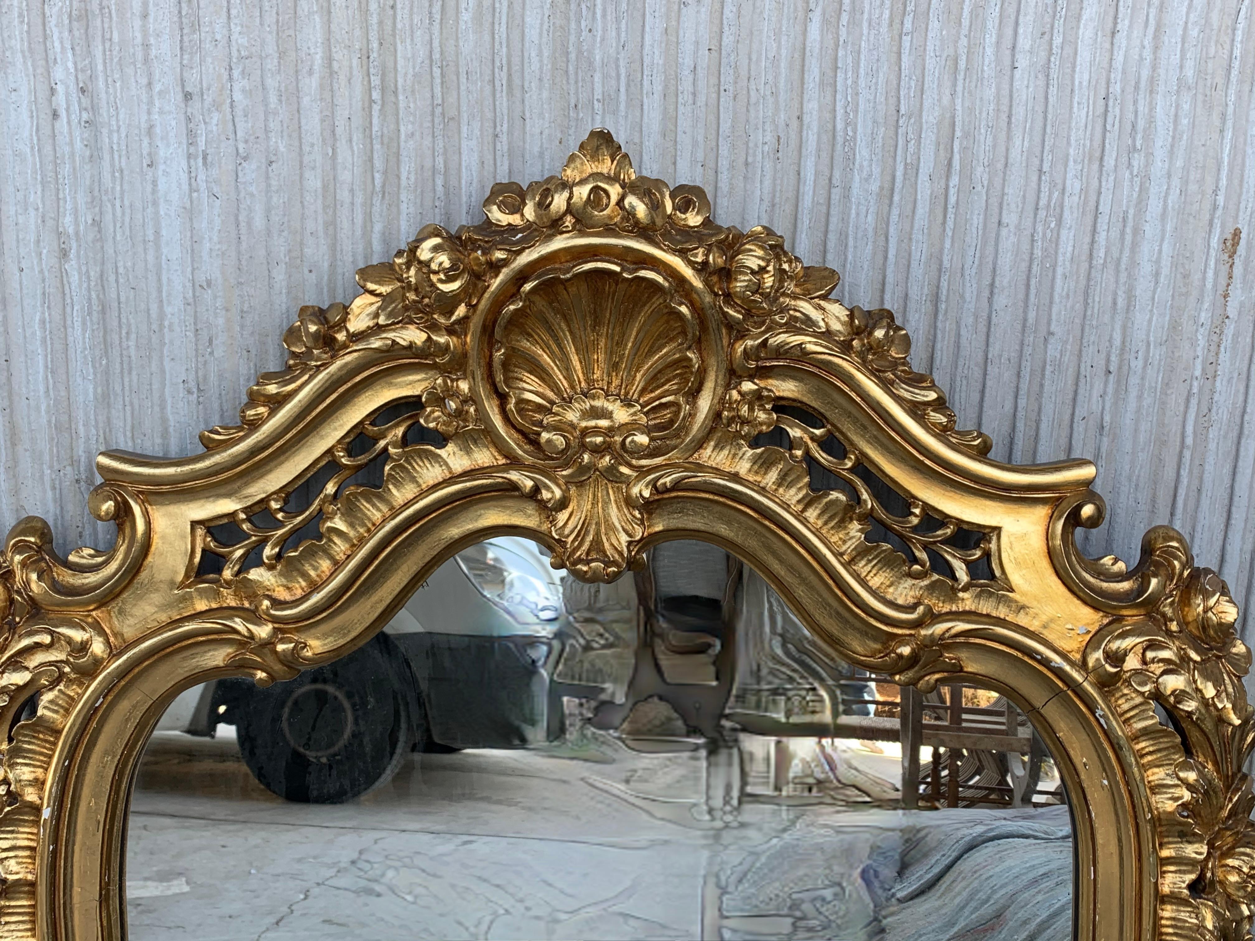 italien Miroir en bois doré sculpté du début du 20e siècle de la période de l'Empire français en vente