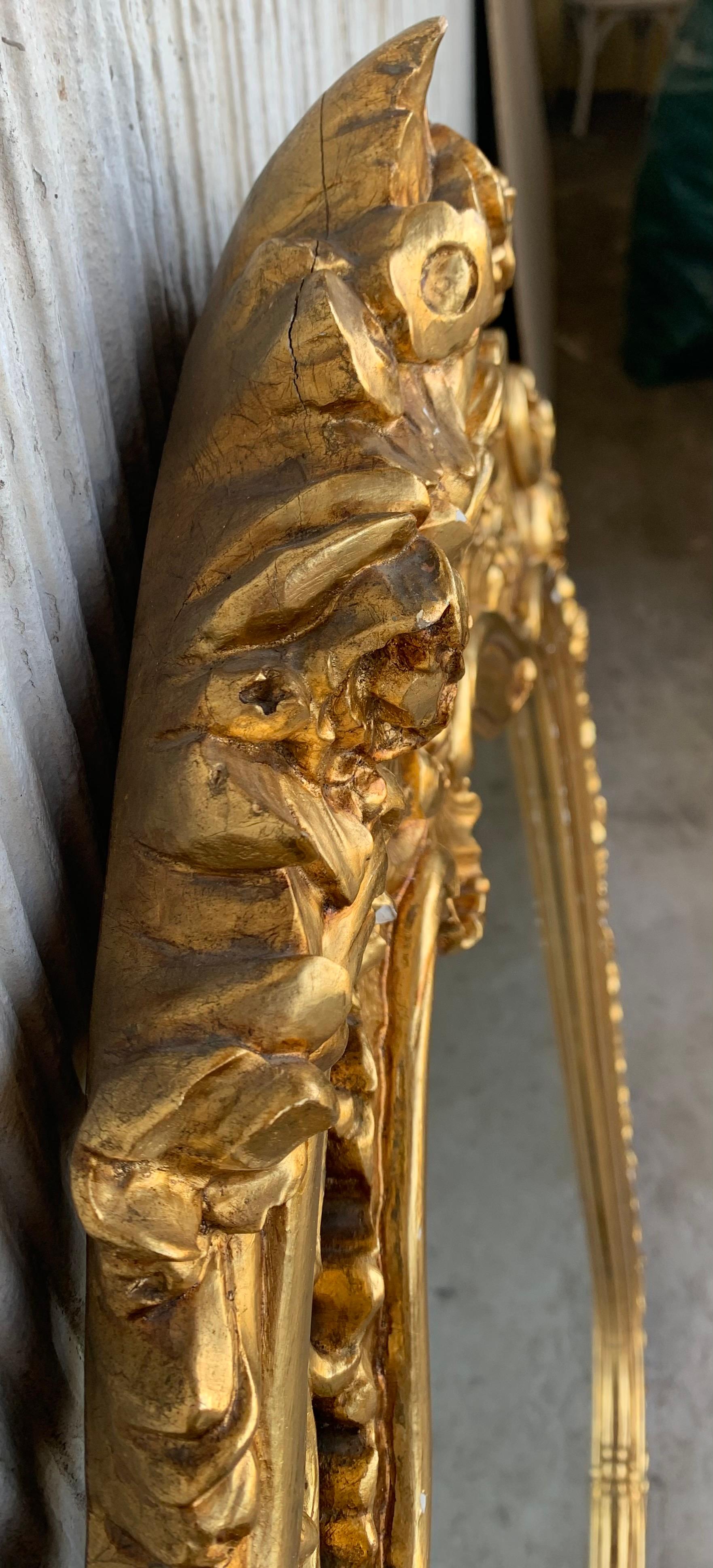 Miroir en bois doré sculpté du début du 20e siècle de la période de l'Empire français Bon état - En vente à Miami, FL