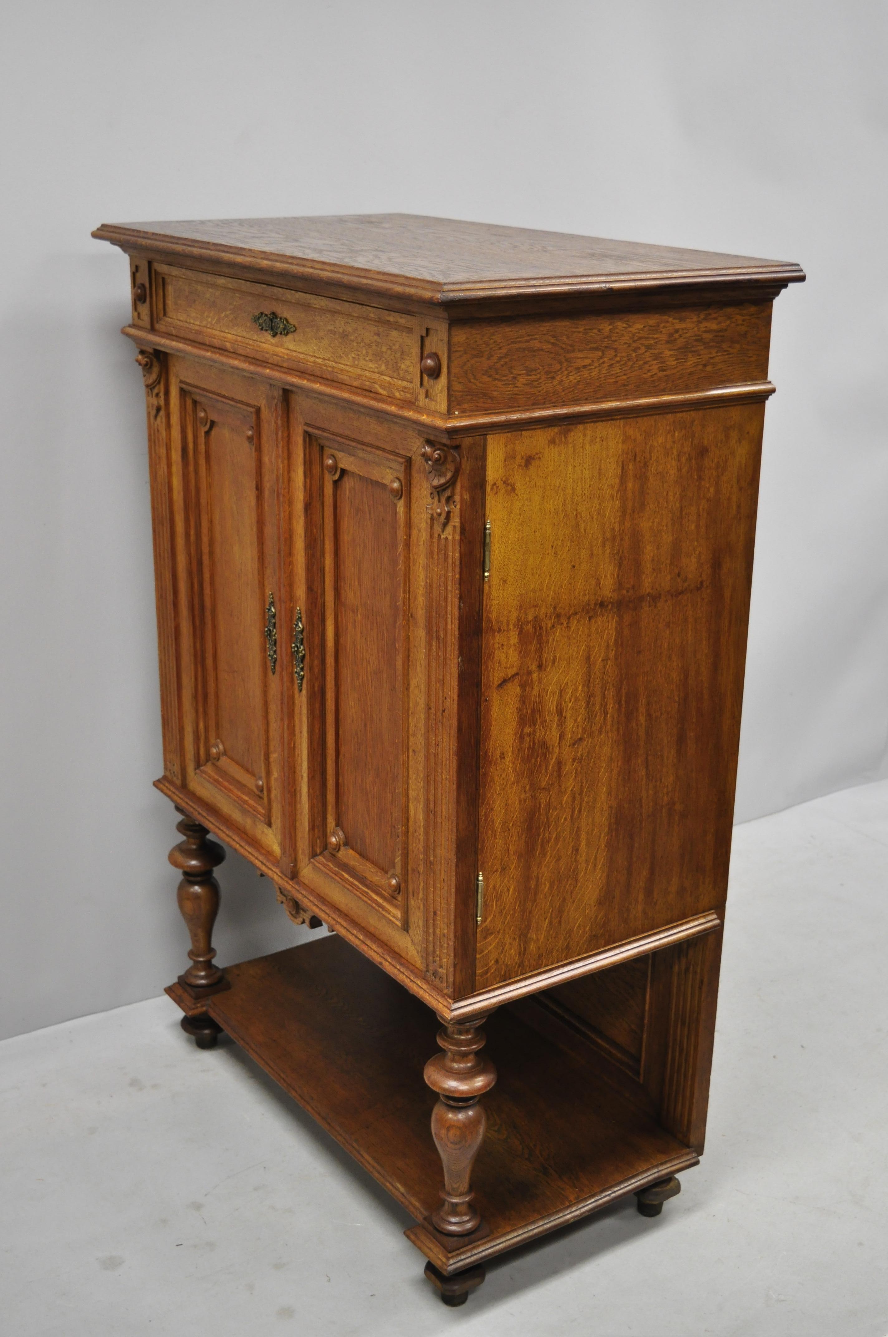 Early 20th French Renaissance Style Golden Oak Wood Small Cupboard China Cabinet For Sale 2
