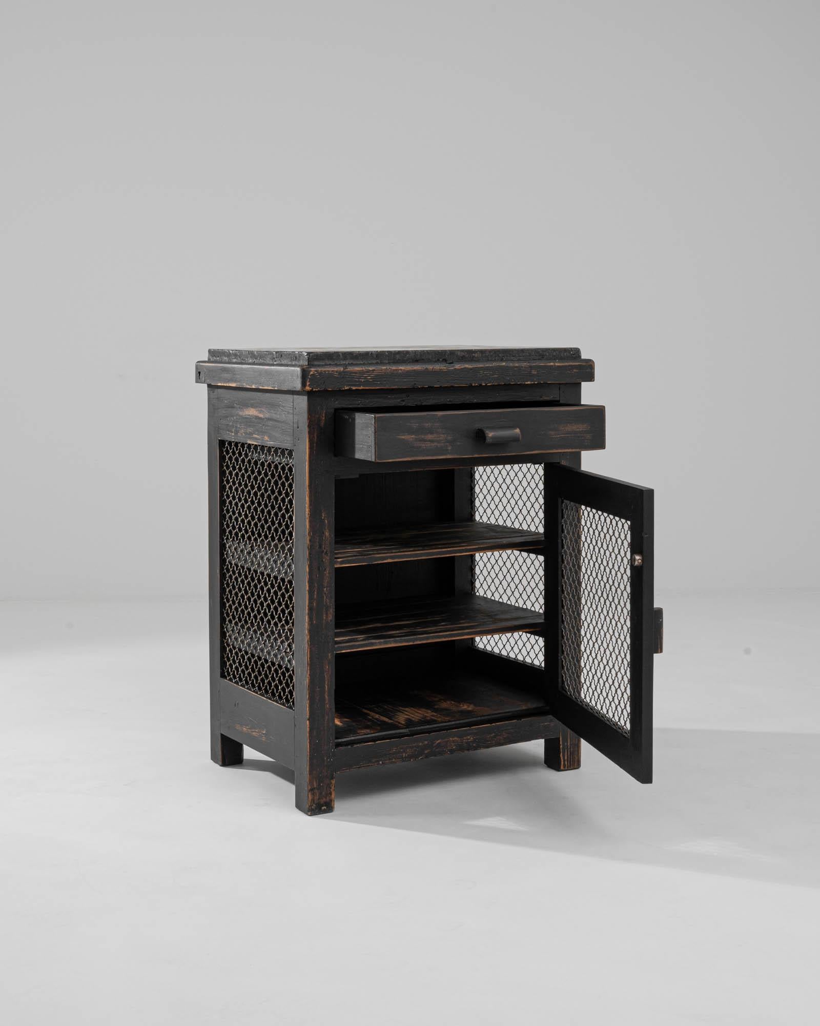 20ième siècle Cabinet en bois français du début du 20e siècle avec dessus en pierre en vente