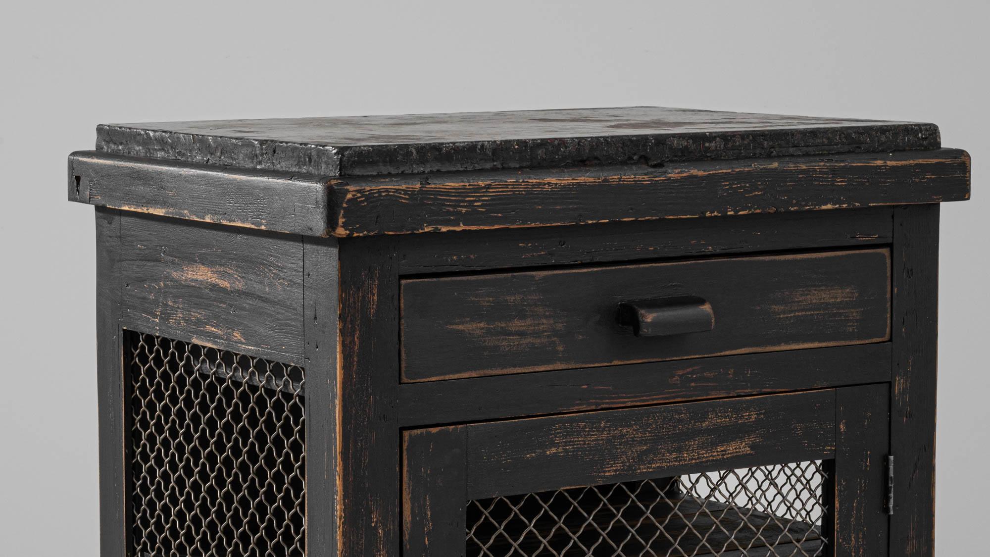 Cabinet en bois français du début du 20e siècle avec dessus en pierre en vente 1