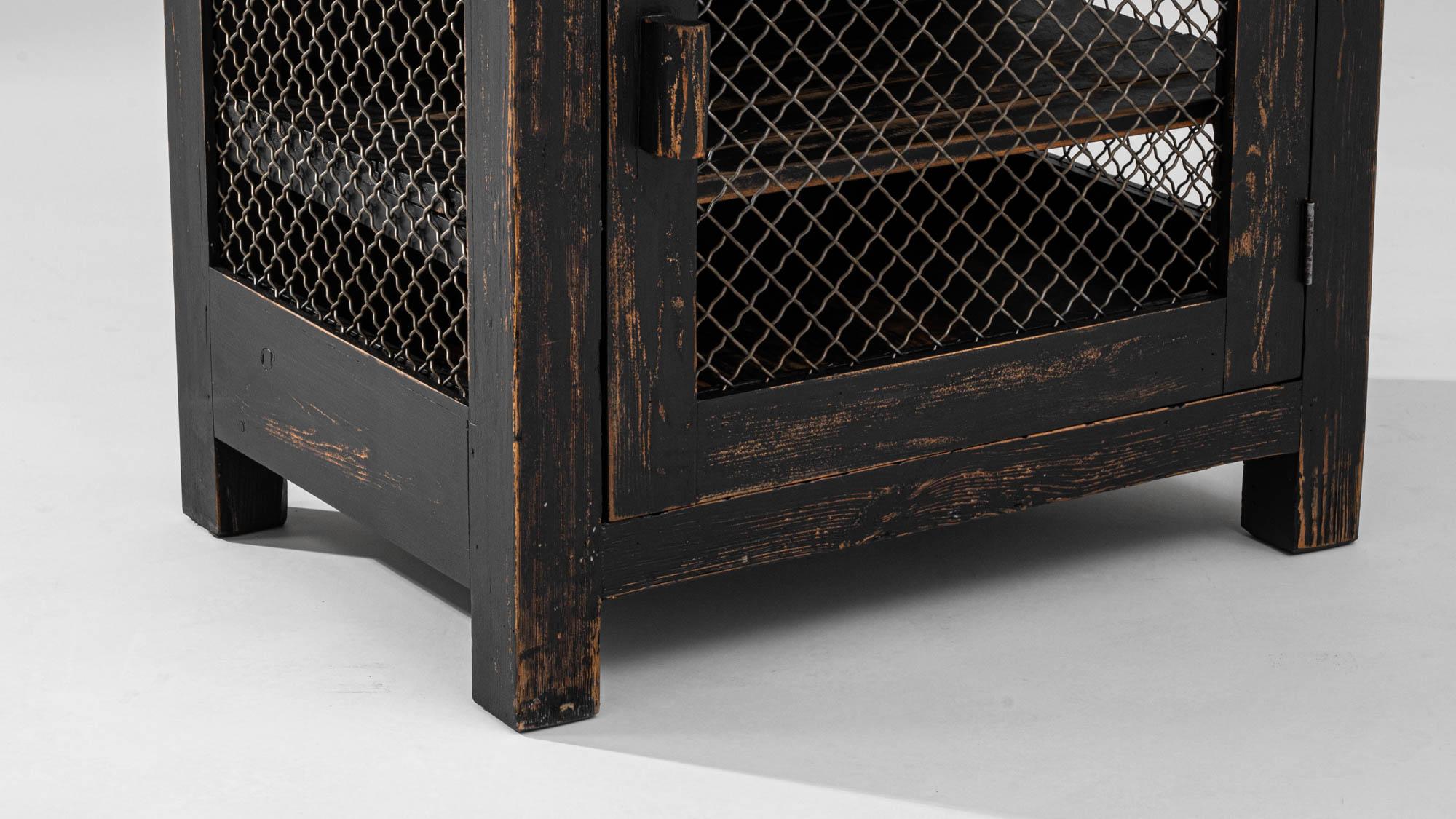 Cabinet en bois français du début du 20e siècle avec dessus en pierre en vente 2