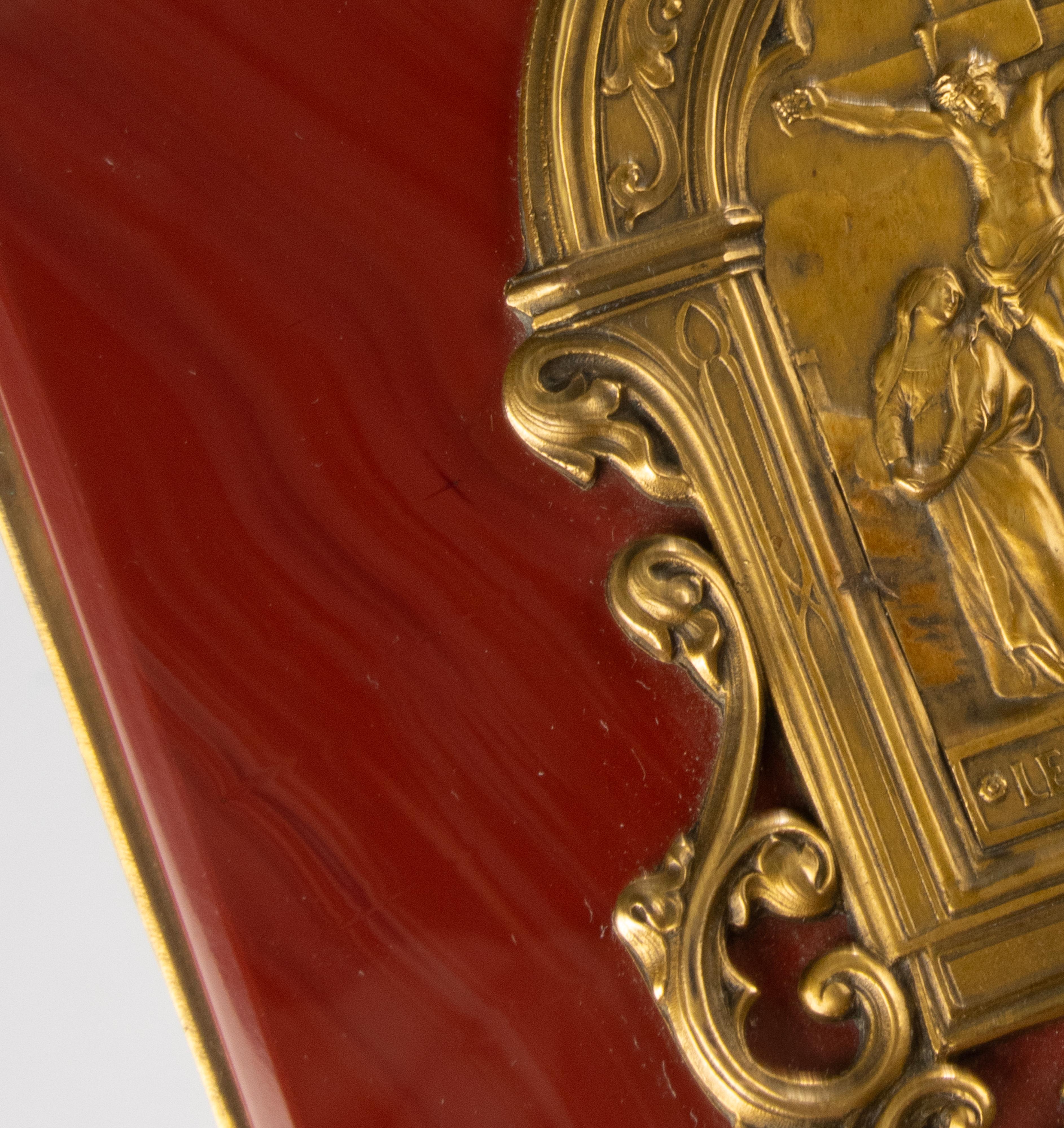 Font du début du 20e siècle - onyx rouge et bronze - Corpus Christi en vente 1