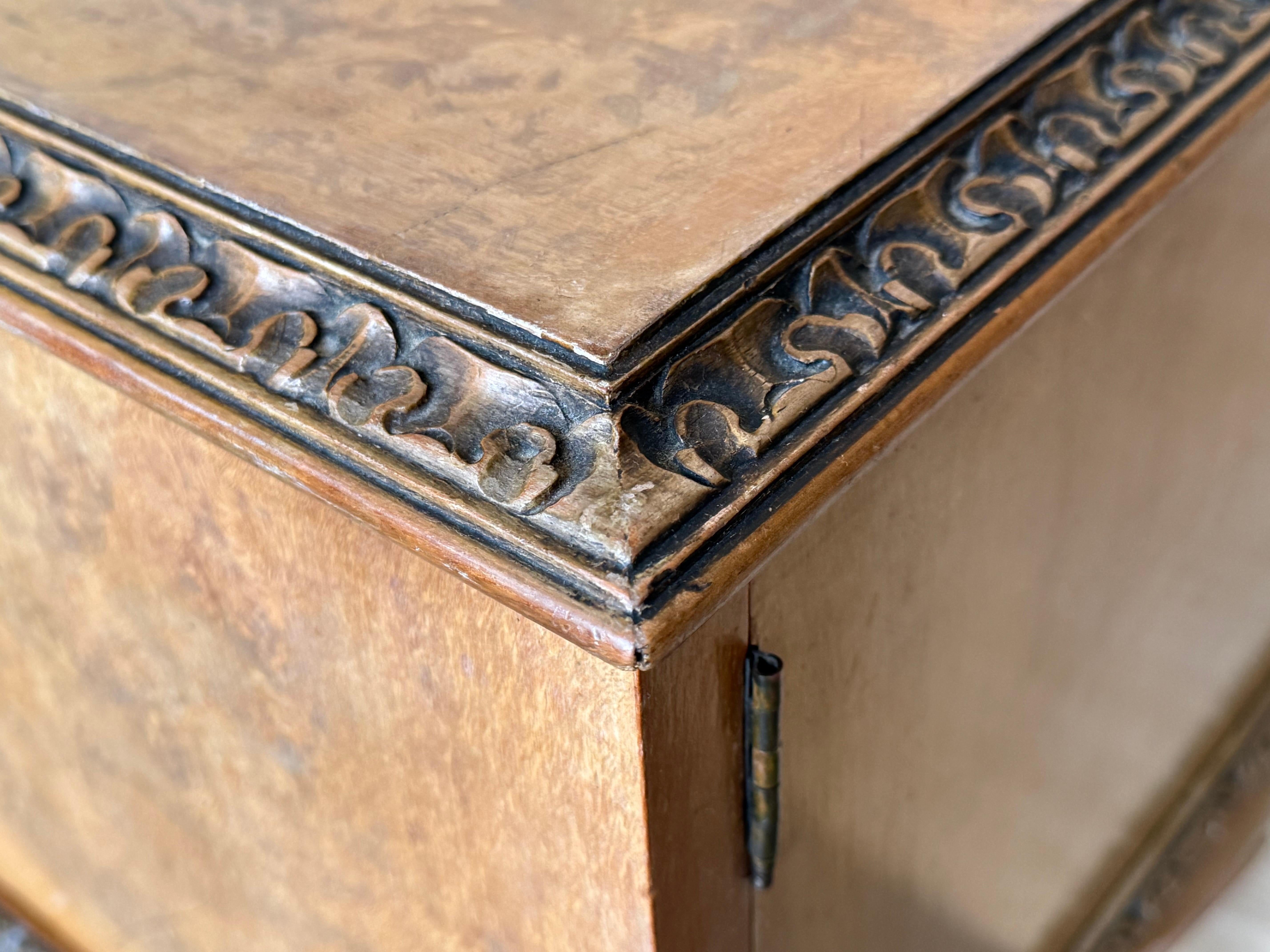 Early 20th Italian Bedside Tables in Light Oak with two doors For Sale 4