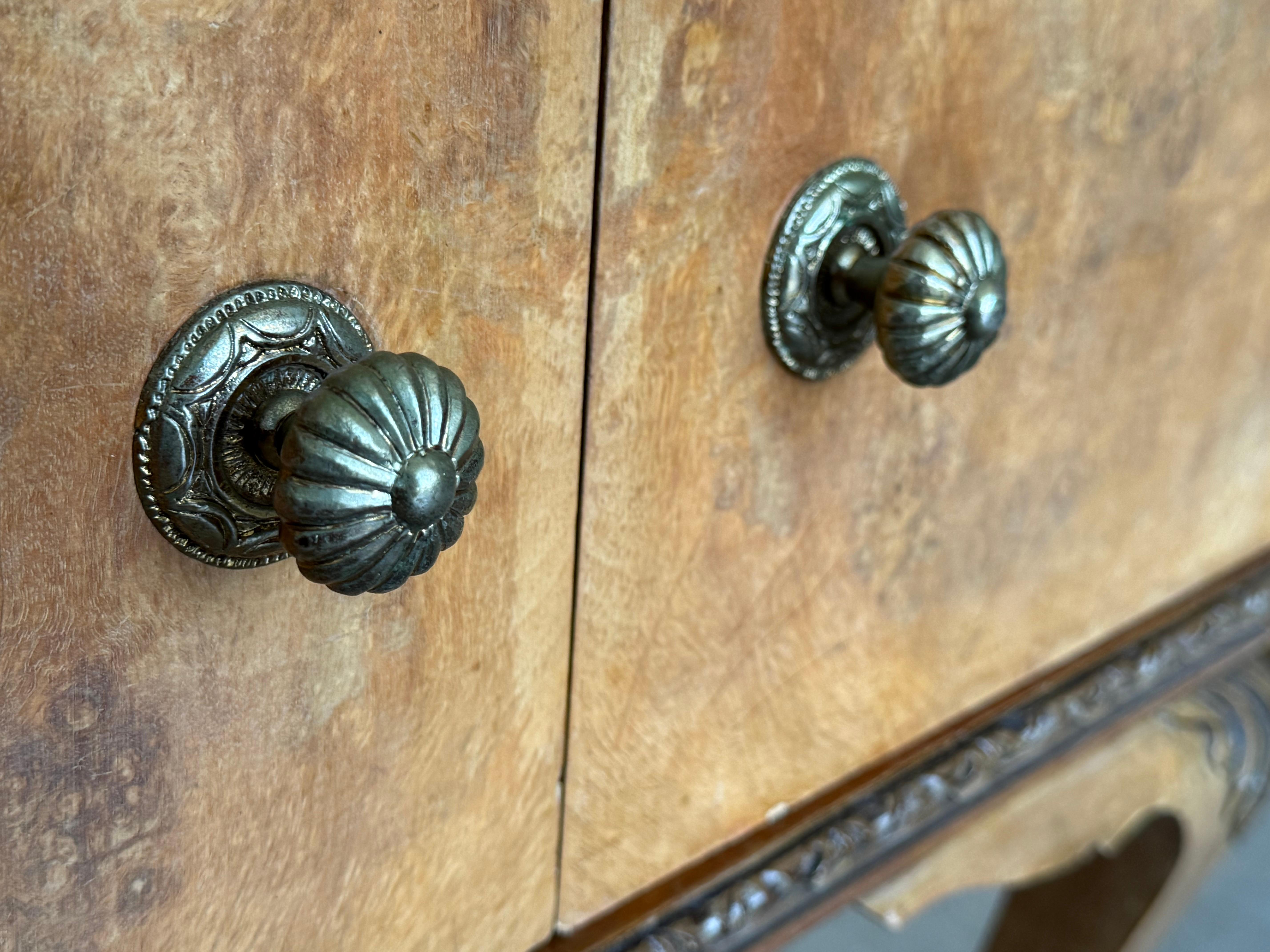 Early 20th Italian Bedside Tables in Light Oak with two doors For Sale 5
