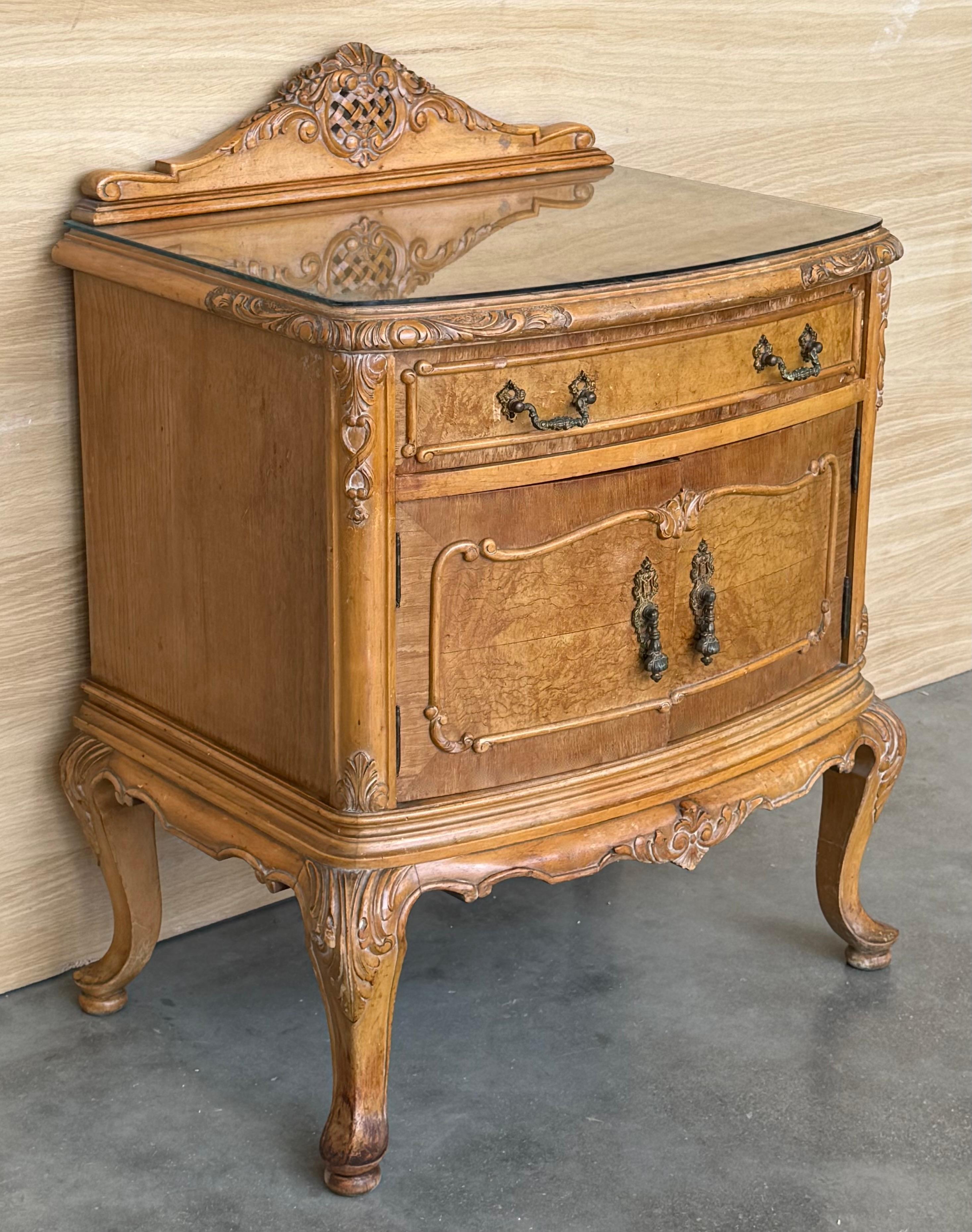 20th Century Early 20th Italian Bedside Tables in Light Oak with two doors For Sale
