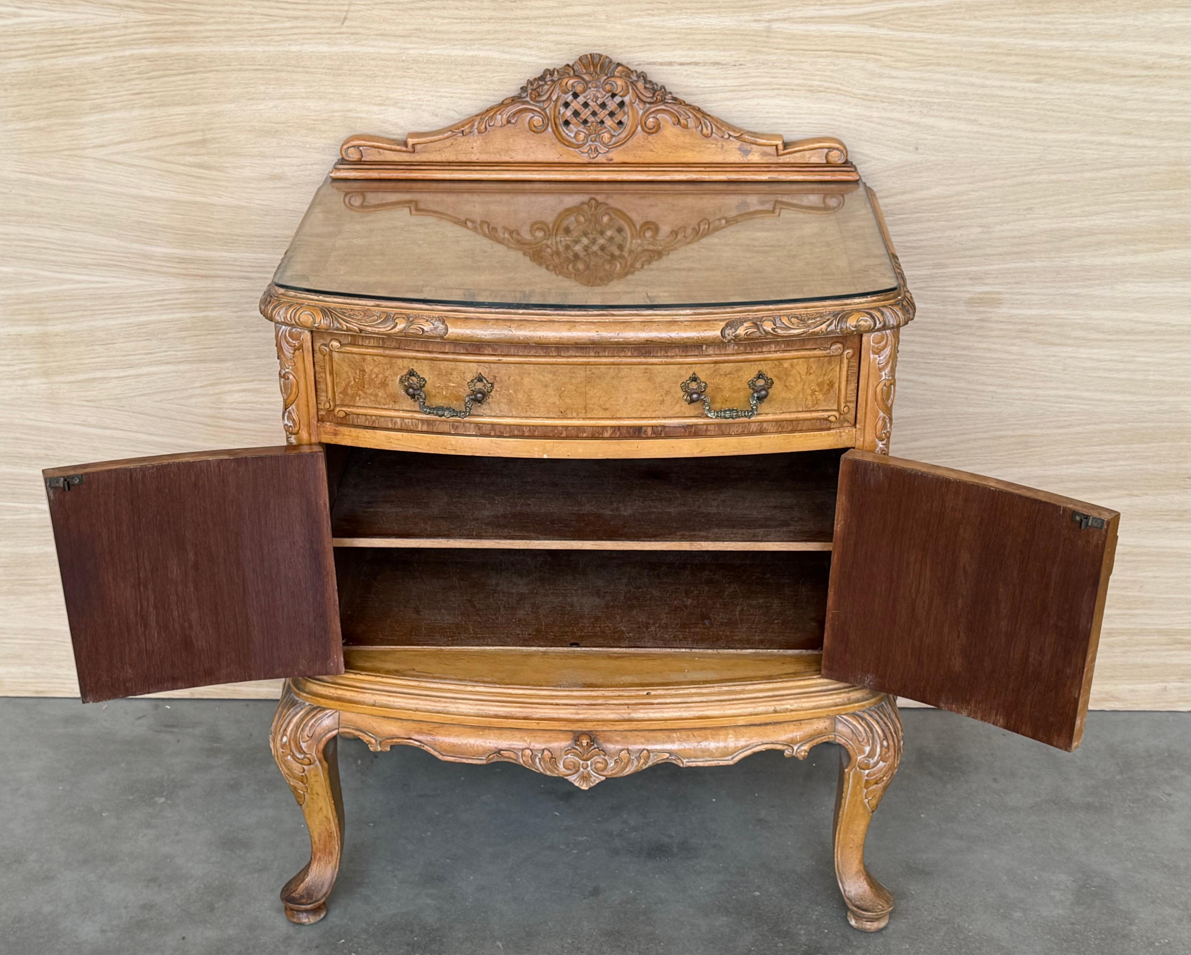 Early 20th Italian Bedside Tables in Light Oak with two doors For Sale 2
