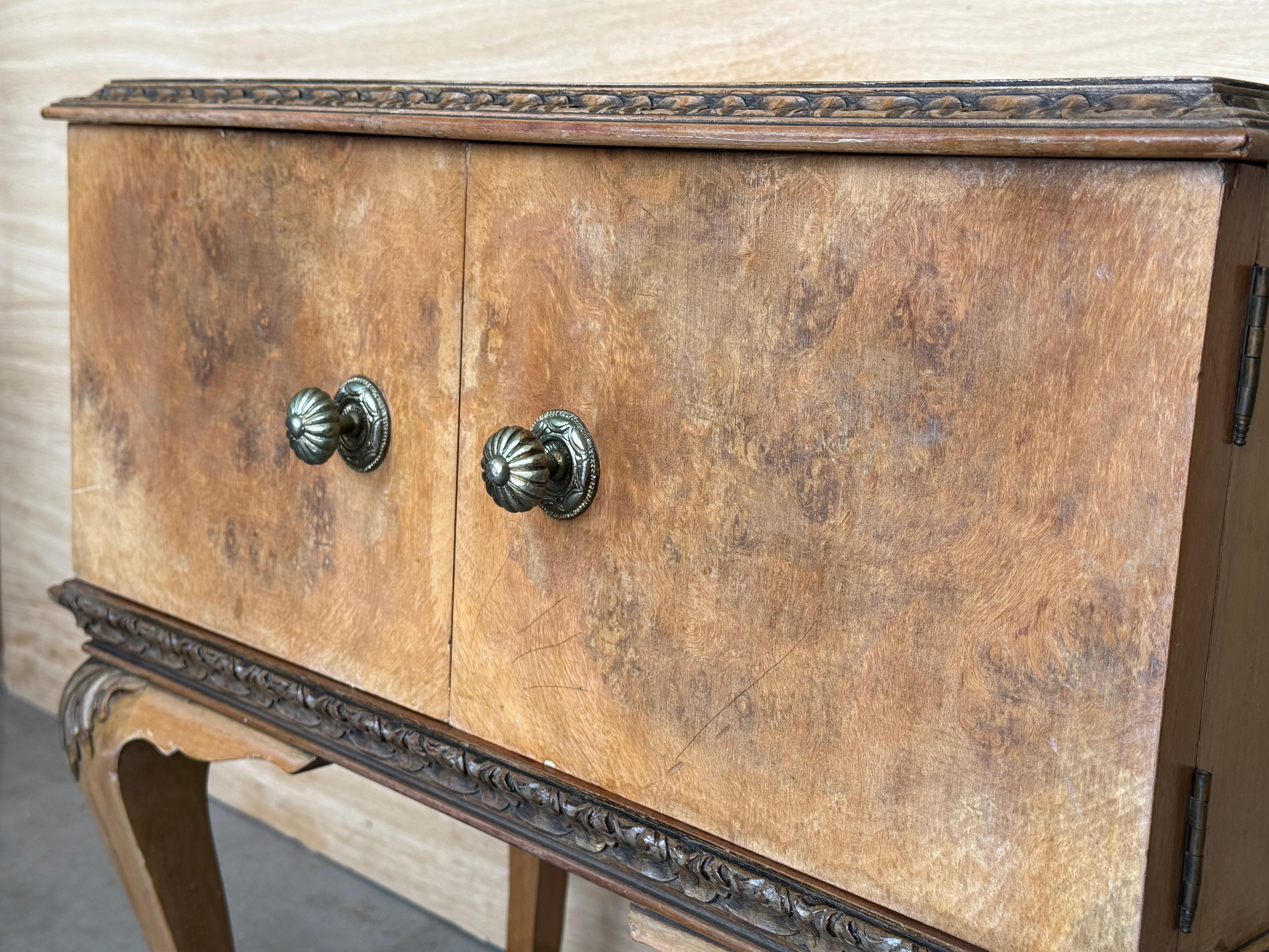 Early 20th Italian Bedside Tables in Light Oak with two doors For Sale 3