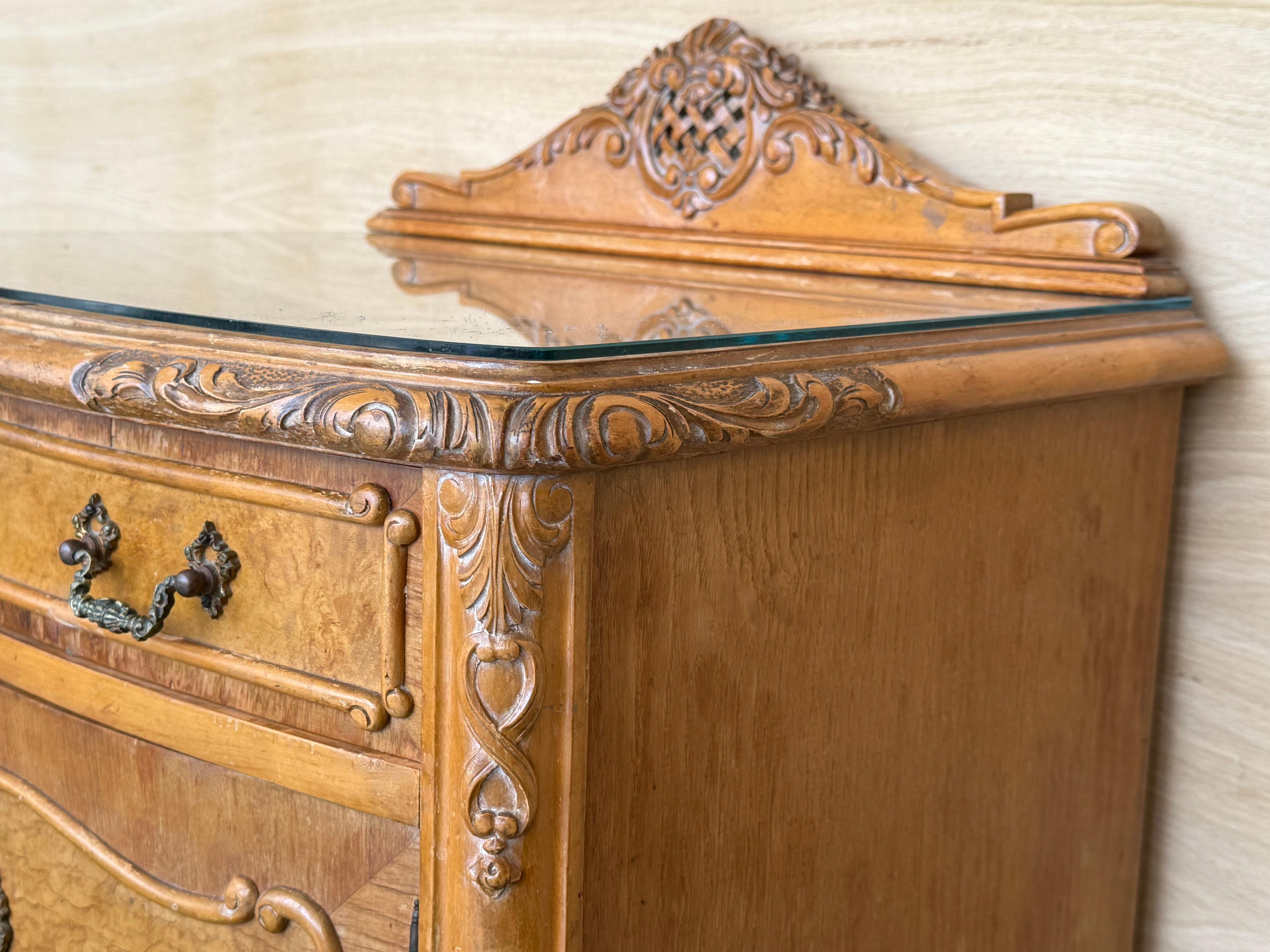 Early 20th Italian Bedside Tables in Light Oak with two doors For Sale 3