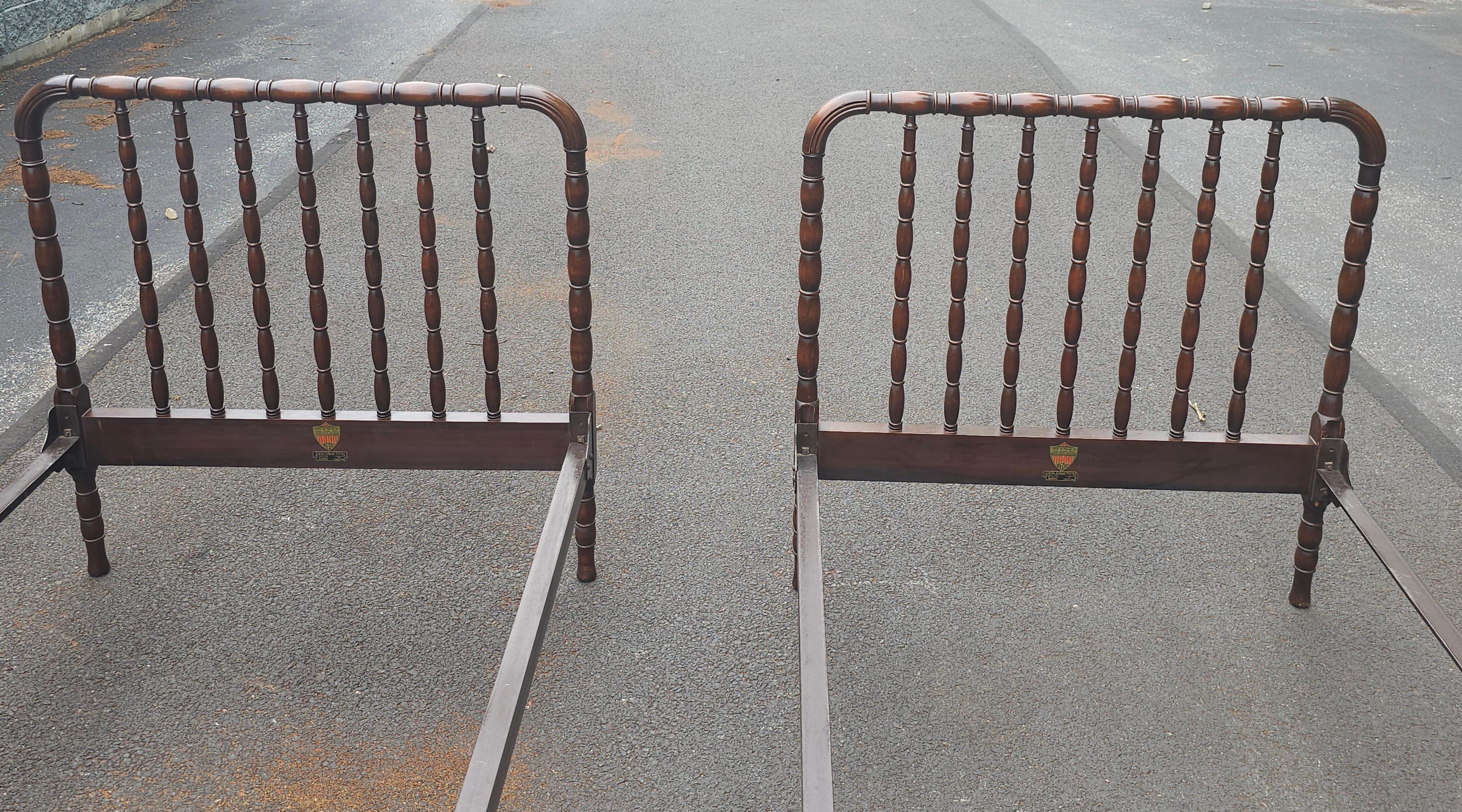 Stained Early 20th Kindel Furniture Foote Reynold Turned Walnut Single Beds, Pair For Sale