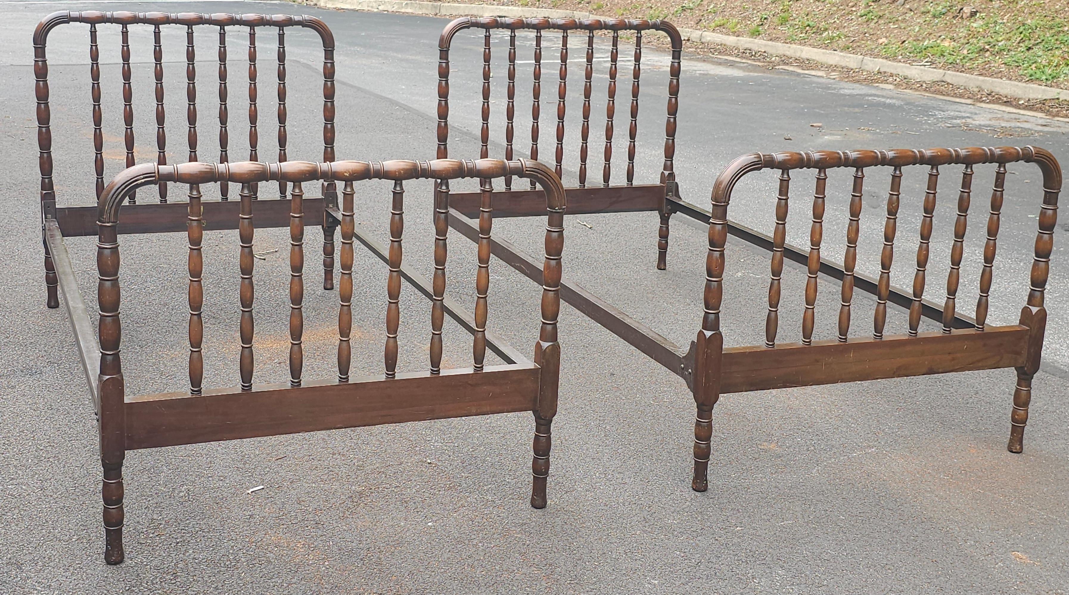 20th Century Early 20th Kindel Furniture Foote Reynold Turned Walnut Single Beds, Pair For Sale