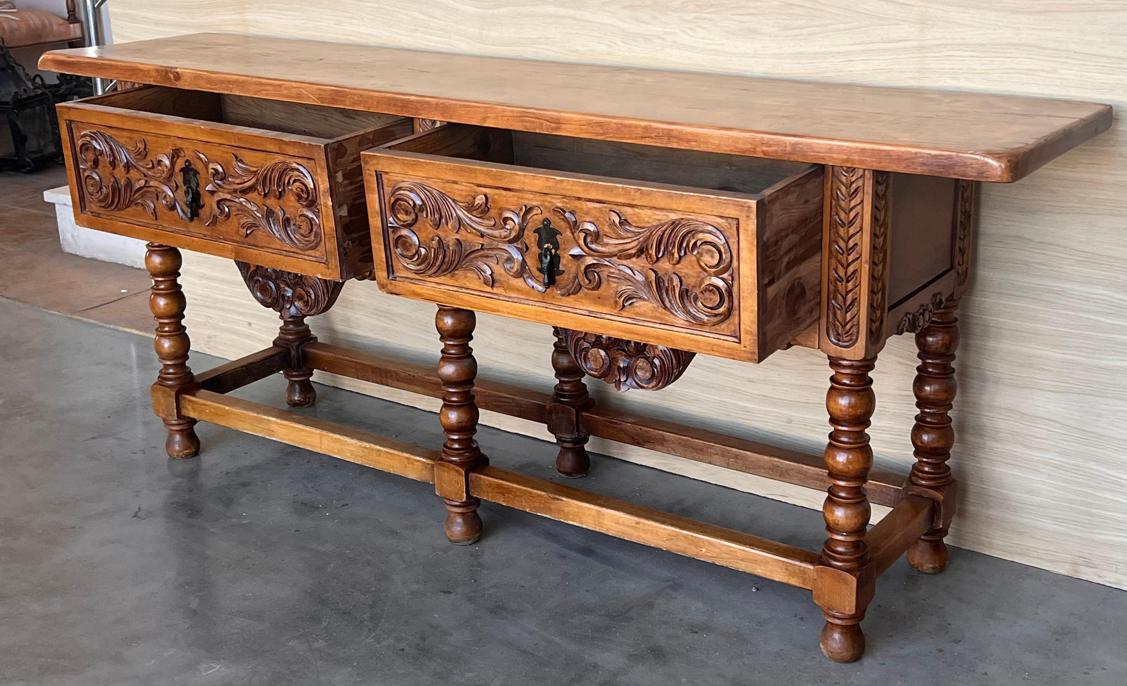 Early 20th Large Carved Walnut Console Table with two drawers For Sale 1
