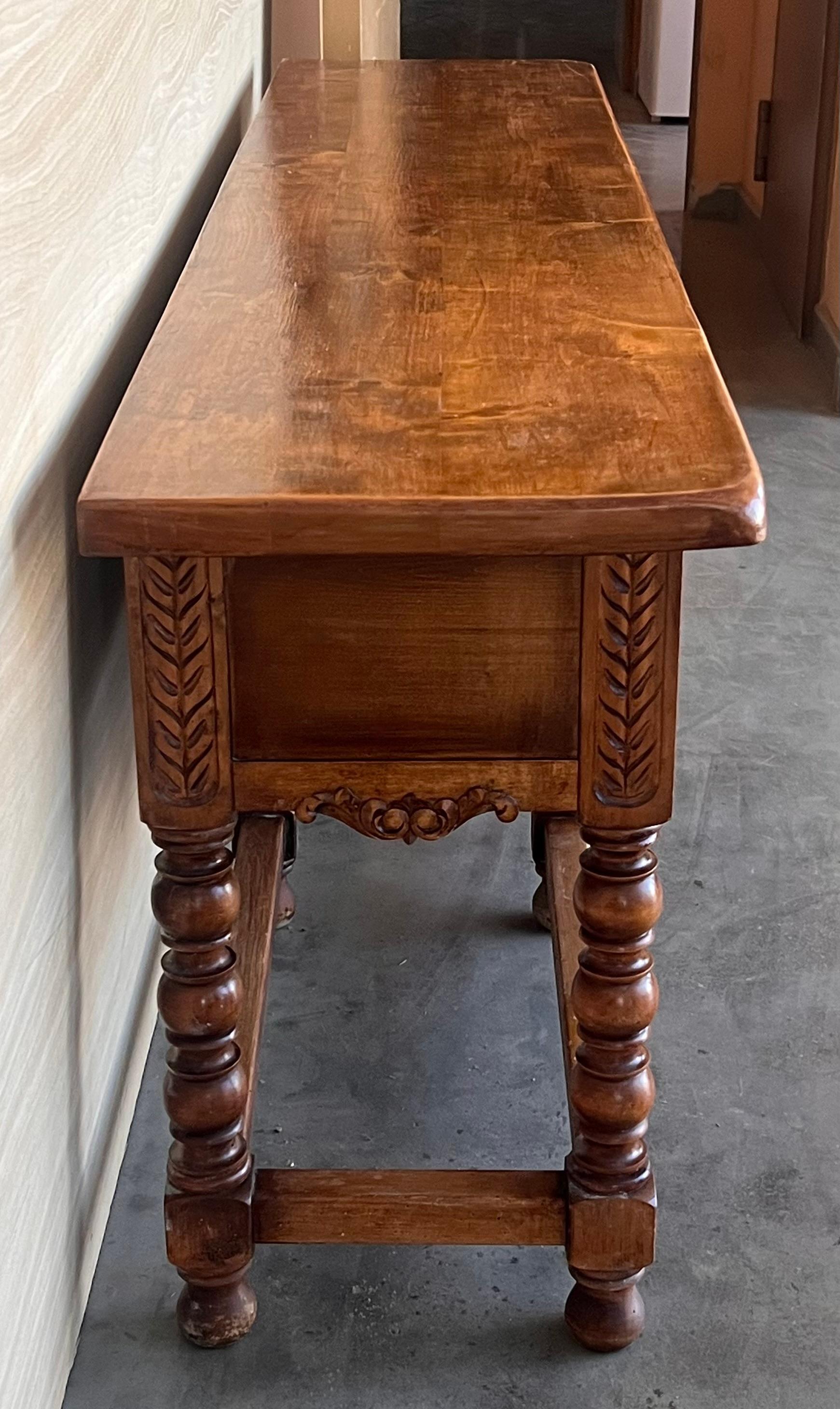 Early 20th Large Carved Walnut Console Table with two drawers For Sale 2