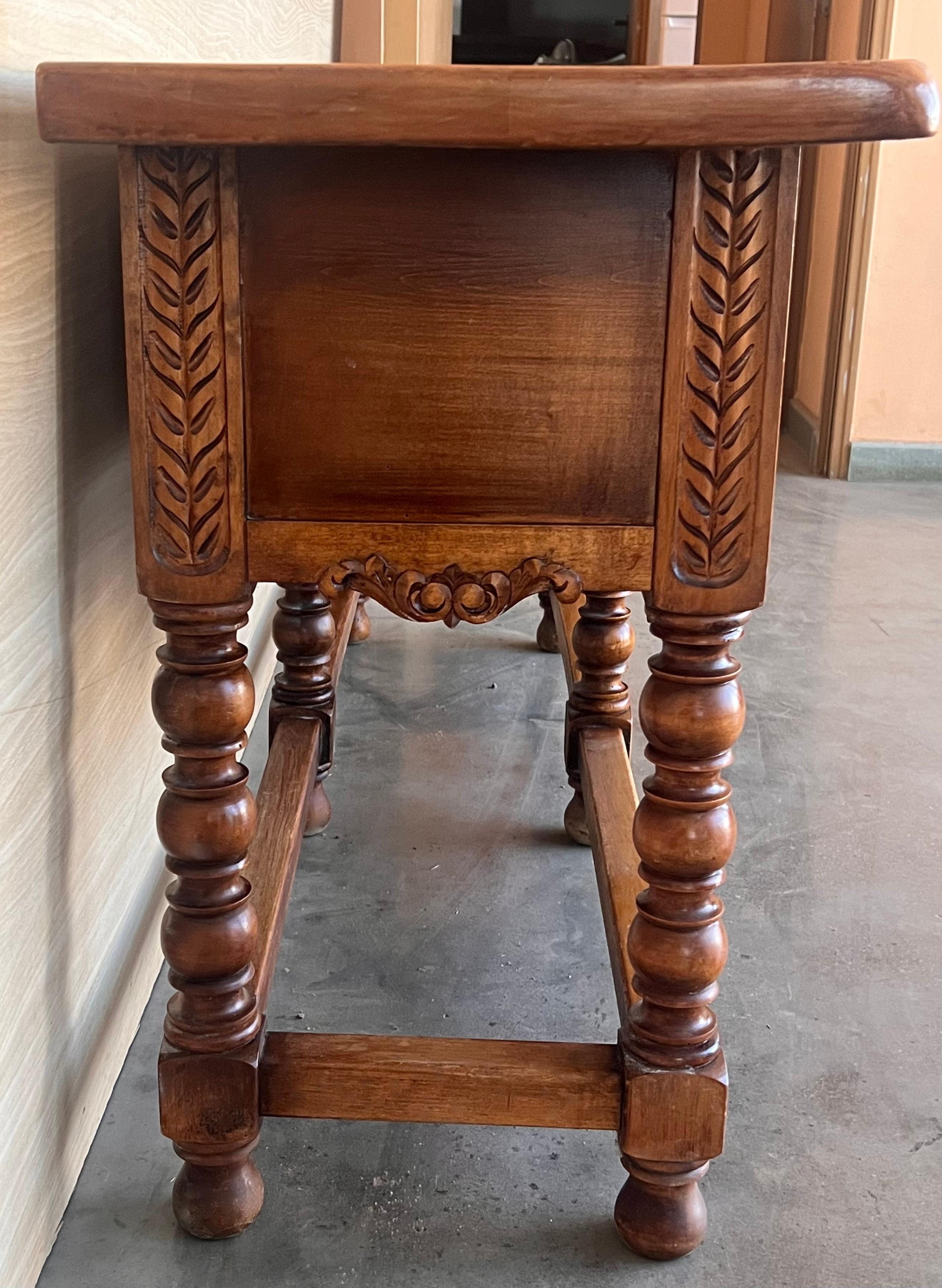 Early 20th Large Carved Walnut Console Table with two drawers For Sale 3