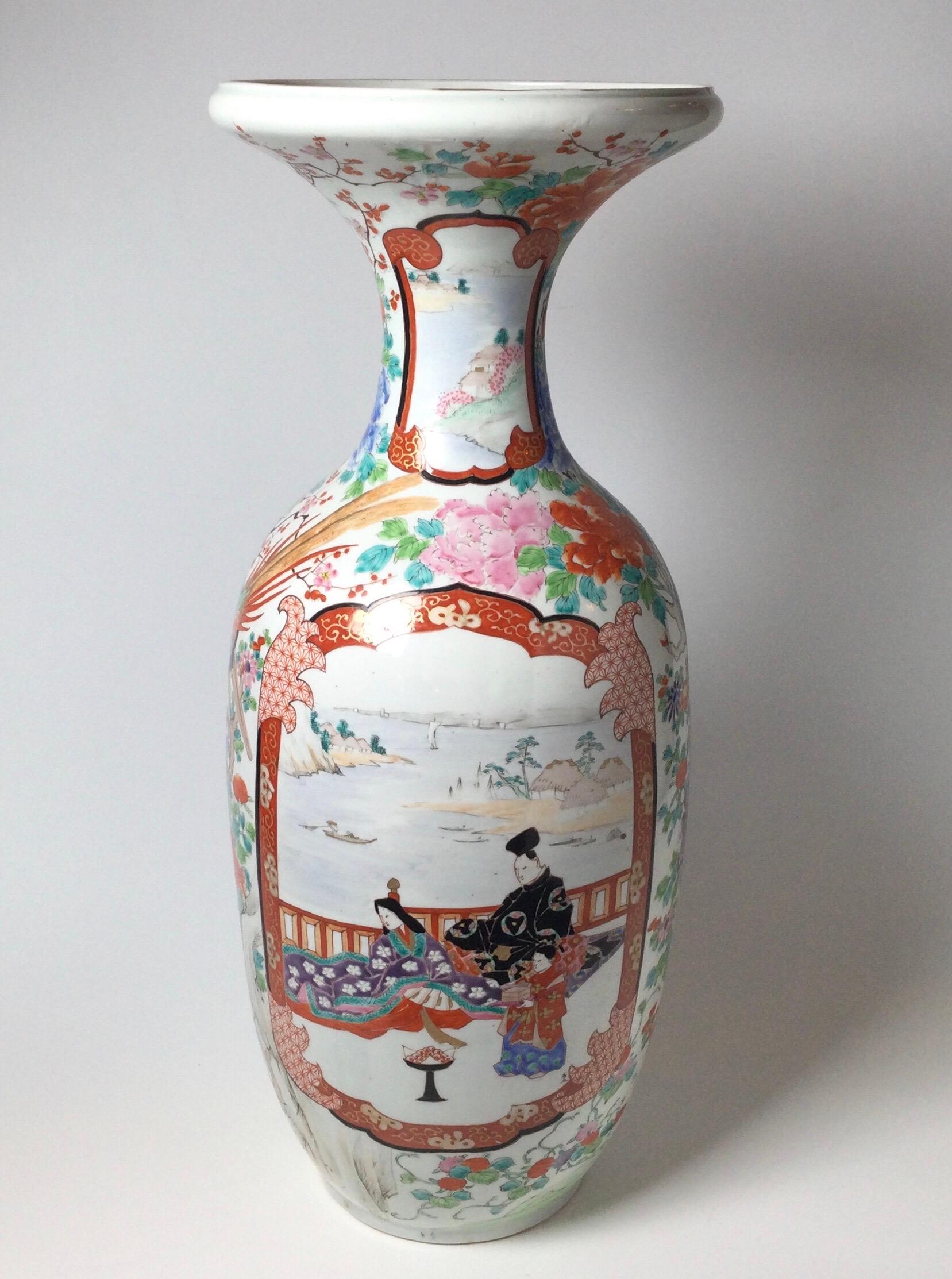 Hand-Painted Early 20th Large Century Kutani Porcelain Vase For Sale