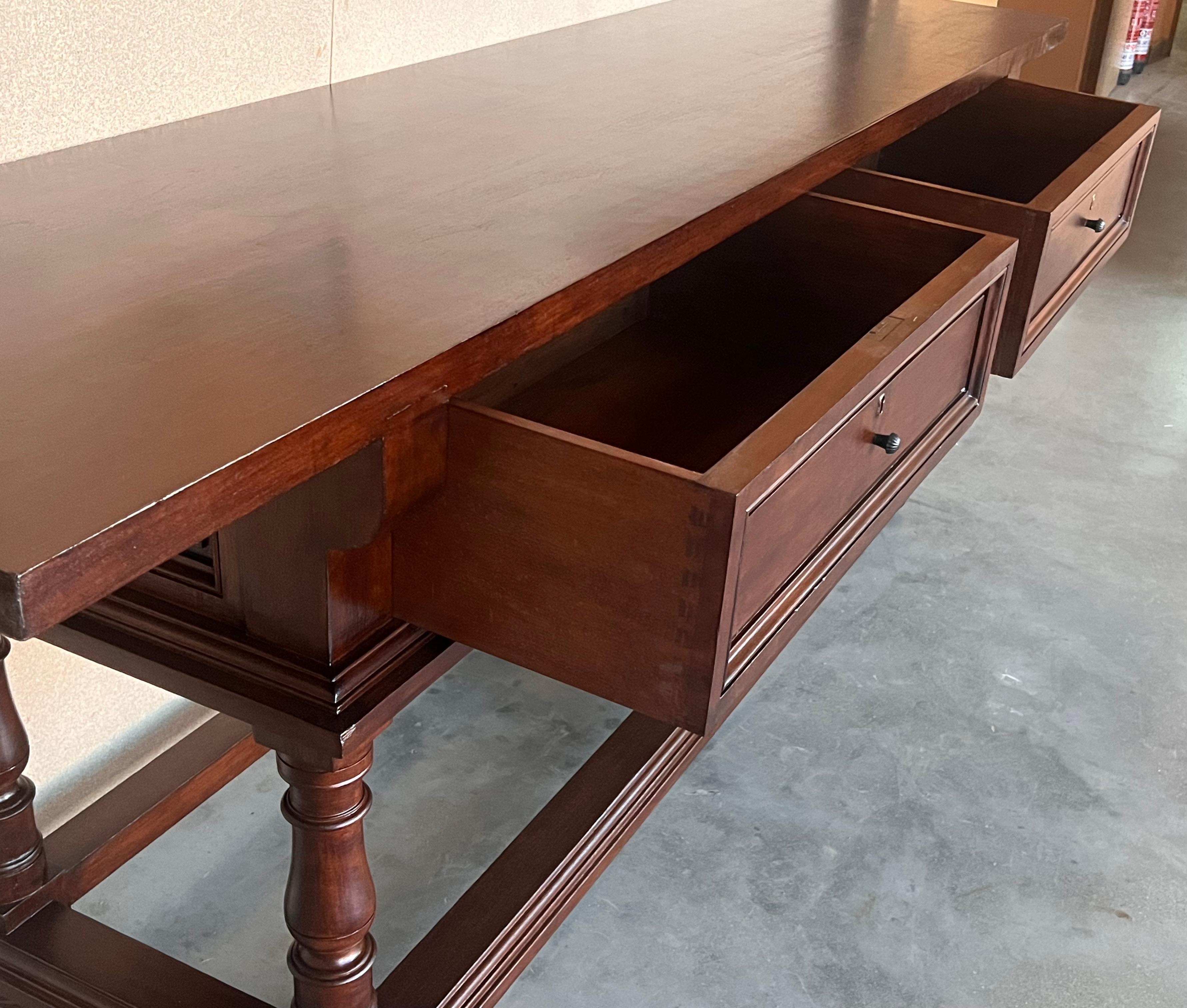 Grande table console du début du 20e siècle avec deux tiroirs en vente 5