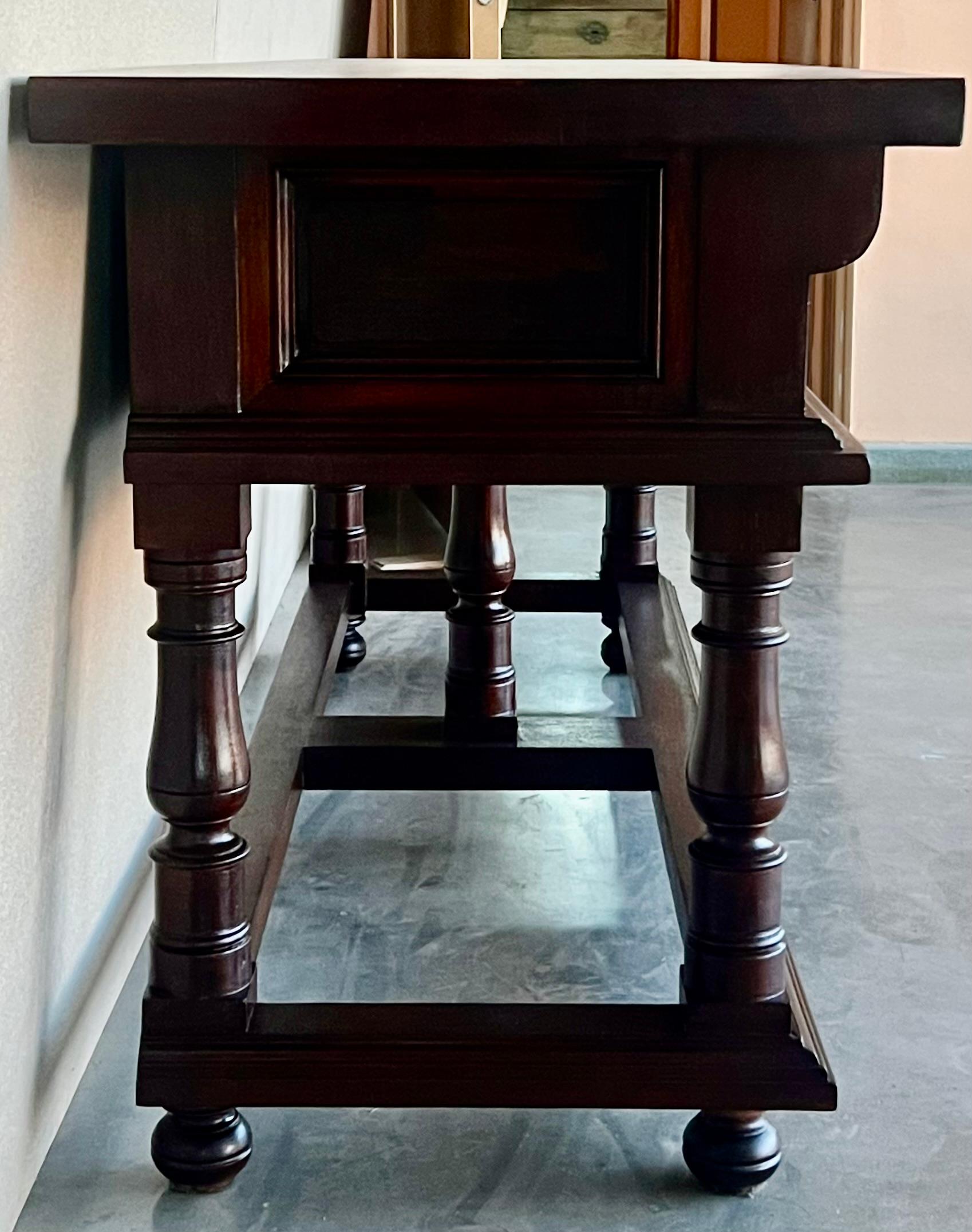 Noyer Grande table console du début du 20e siècle avec deux tiroirs en vente
