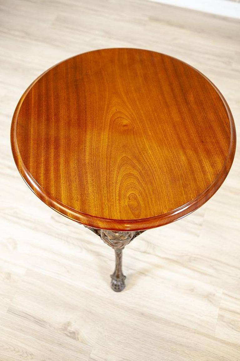 20th Century Early-20th Oval Coffee Table on Cast Iron Base For Sale