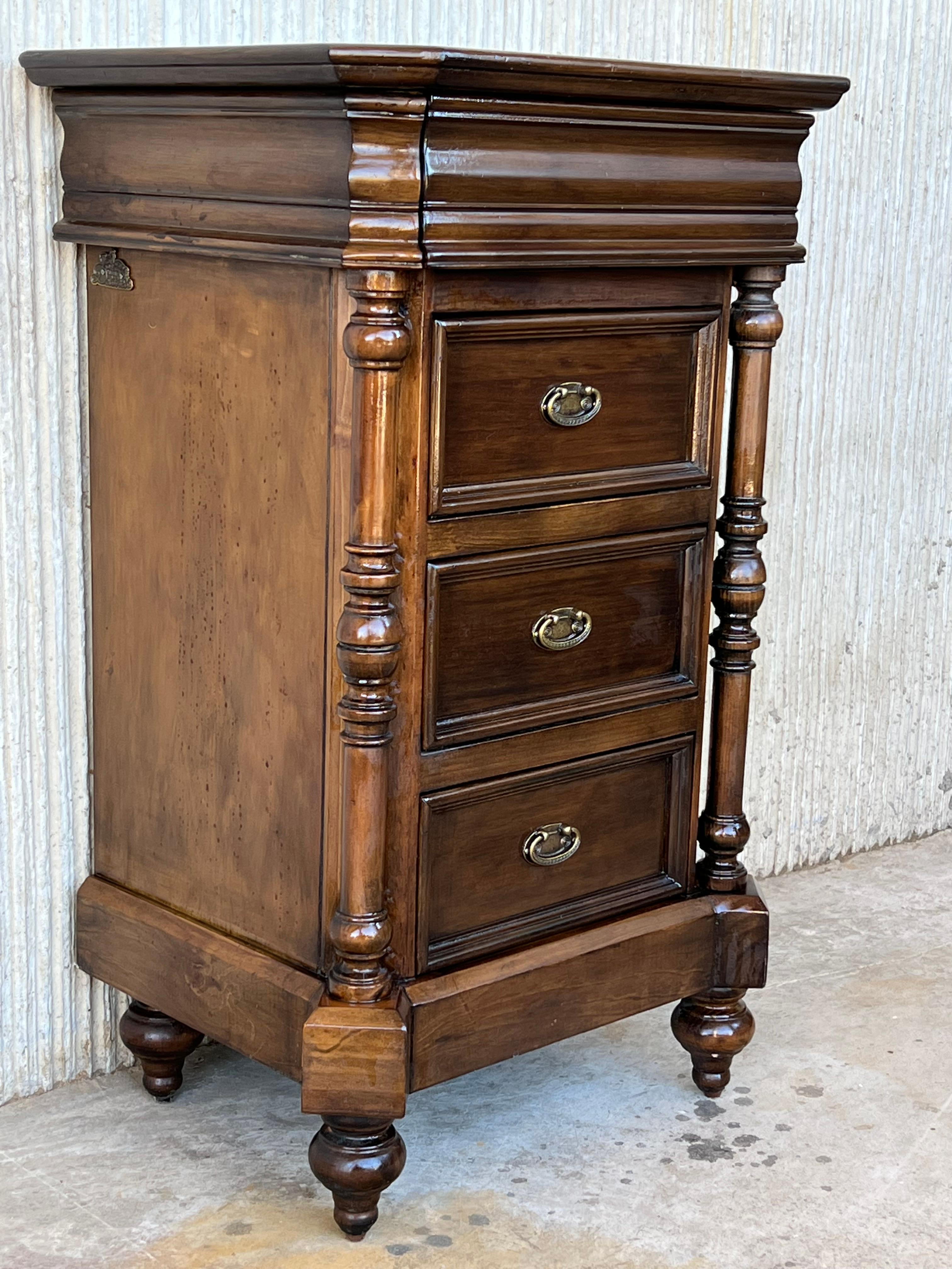 Spanish Colonial Early 20th Pair of Biedermeier Style Nightstands with Four Drawers For Sale