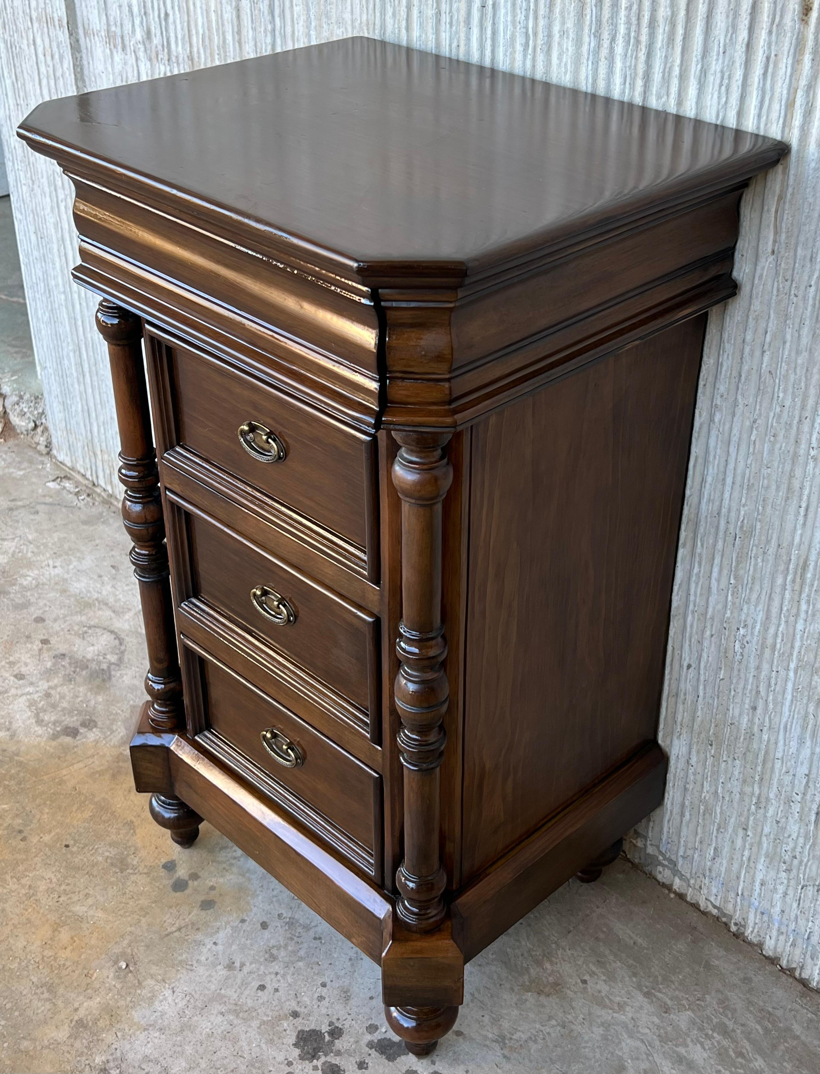 Early 20th Pair of Biedermeier Style Nightstands with Four Drawers In Good Condition For Sale In Miami, FL
