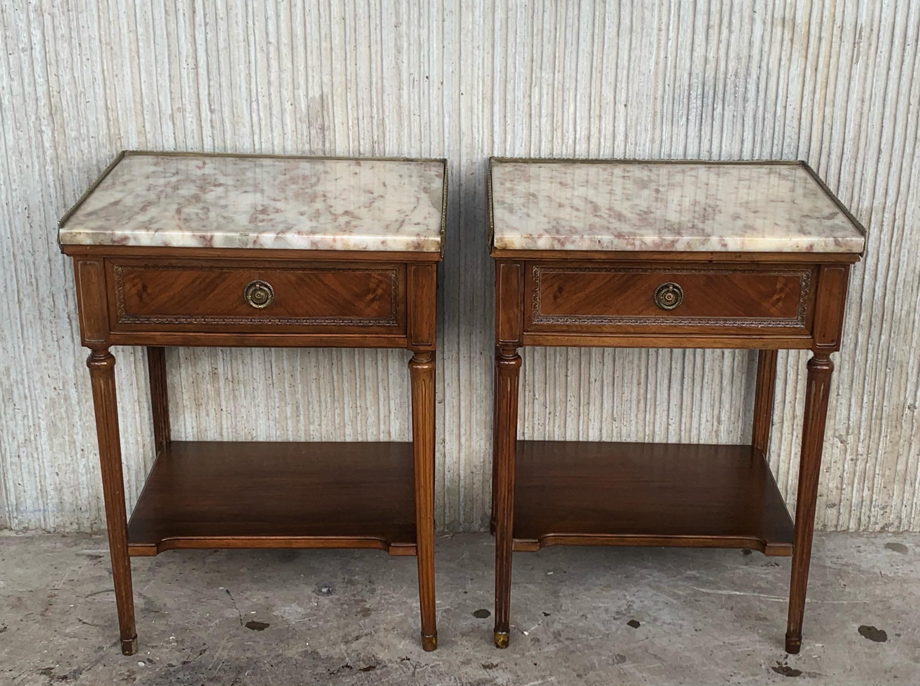 Early 20th Century Pair of French Nightstands with One-Drawer and Marble Top In Good Condition In Miami, FL