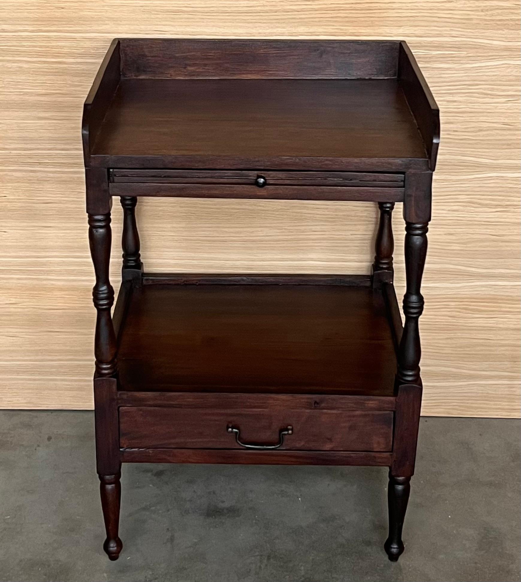 Modern Early 20th Pair of Oak Nightstands with drawer and One Shelve For Sale
