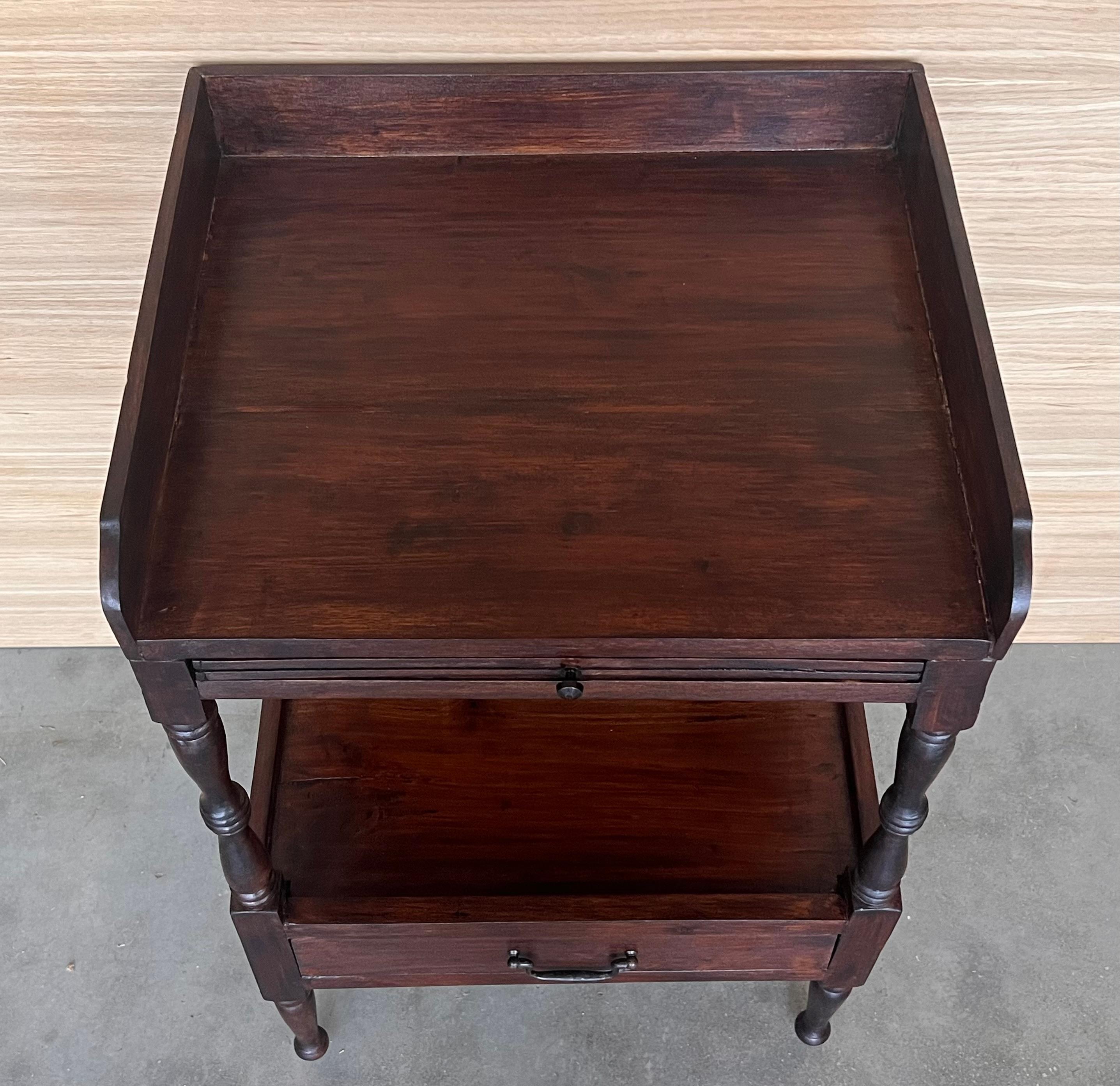 20th Century Early 20th Pair of Oak Nightstands with drawer and One Shelve For Sale