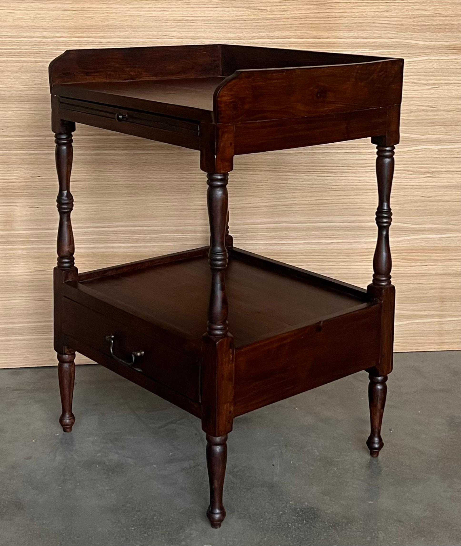 Early 20th Pair of Oak Nightstands with drawer and One Shelve For Sale 1