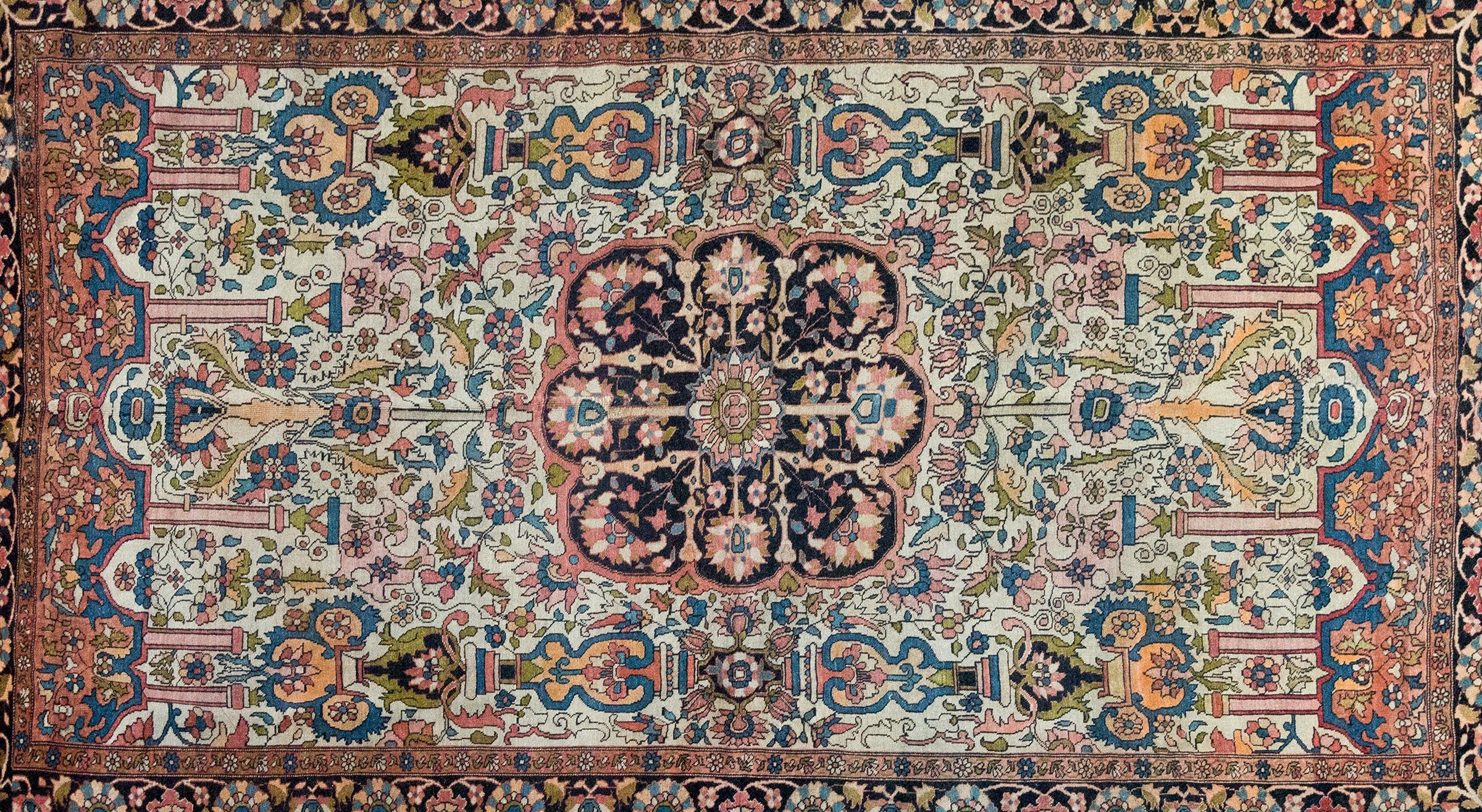 Early 20th Persian Sarouk Farahan Rug For Sale 5