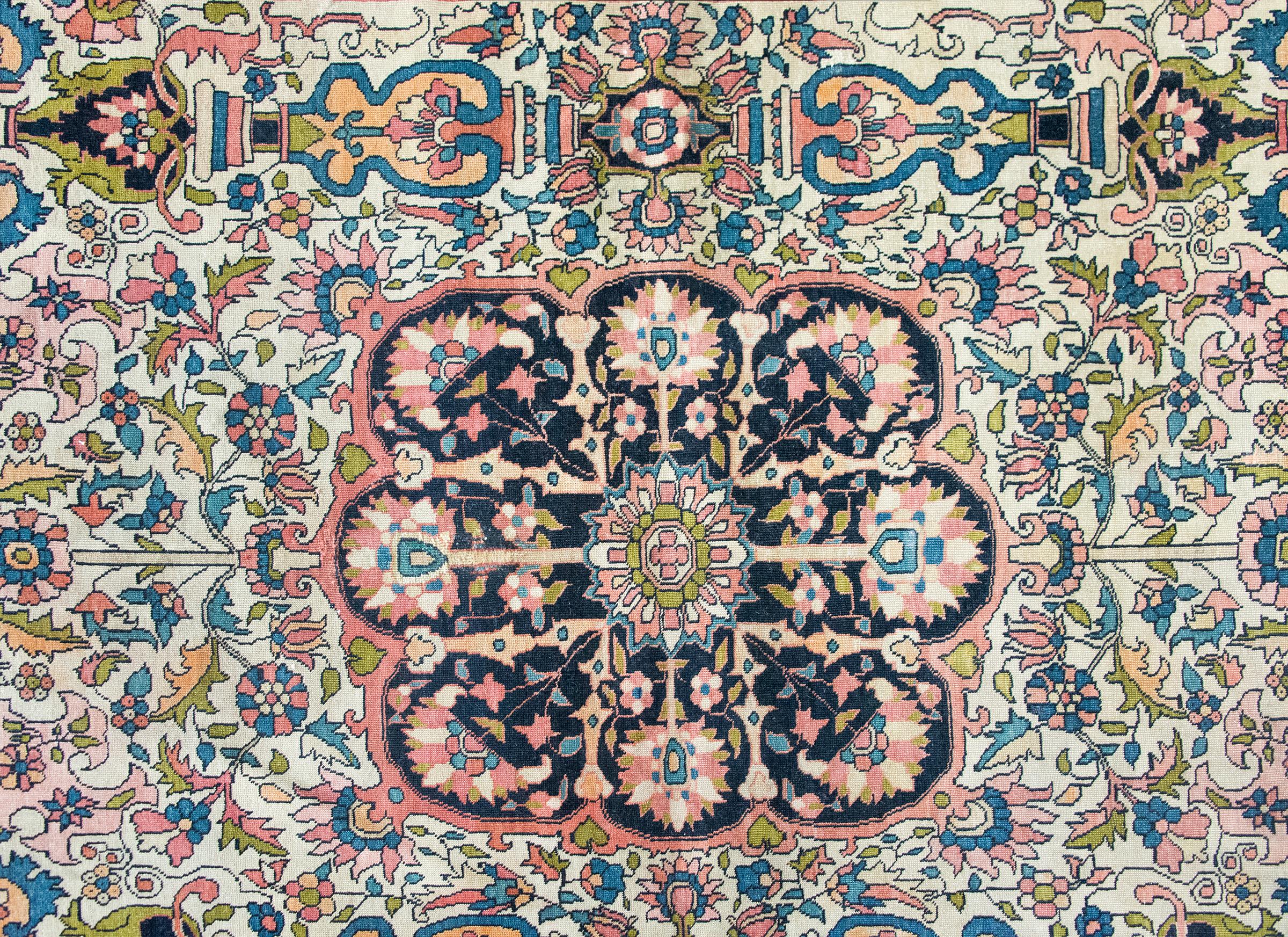 Early 20th Persian Sarouk Farahan Rug For Sale 6