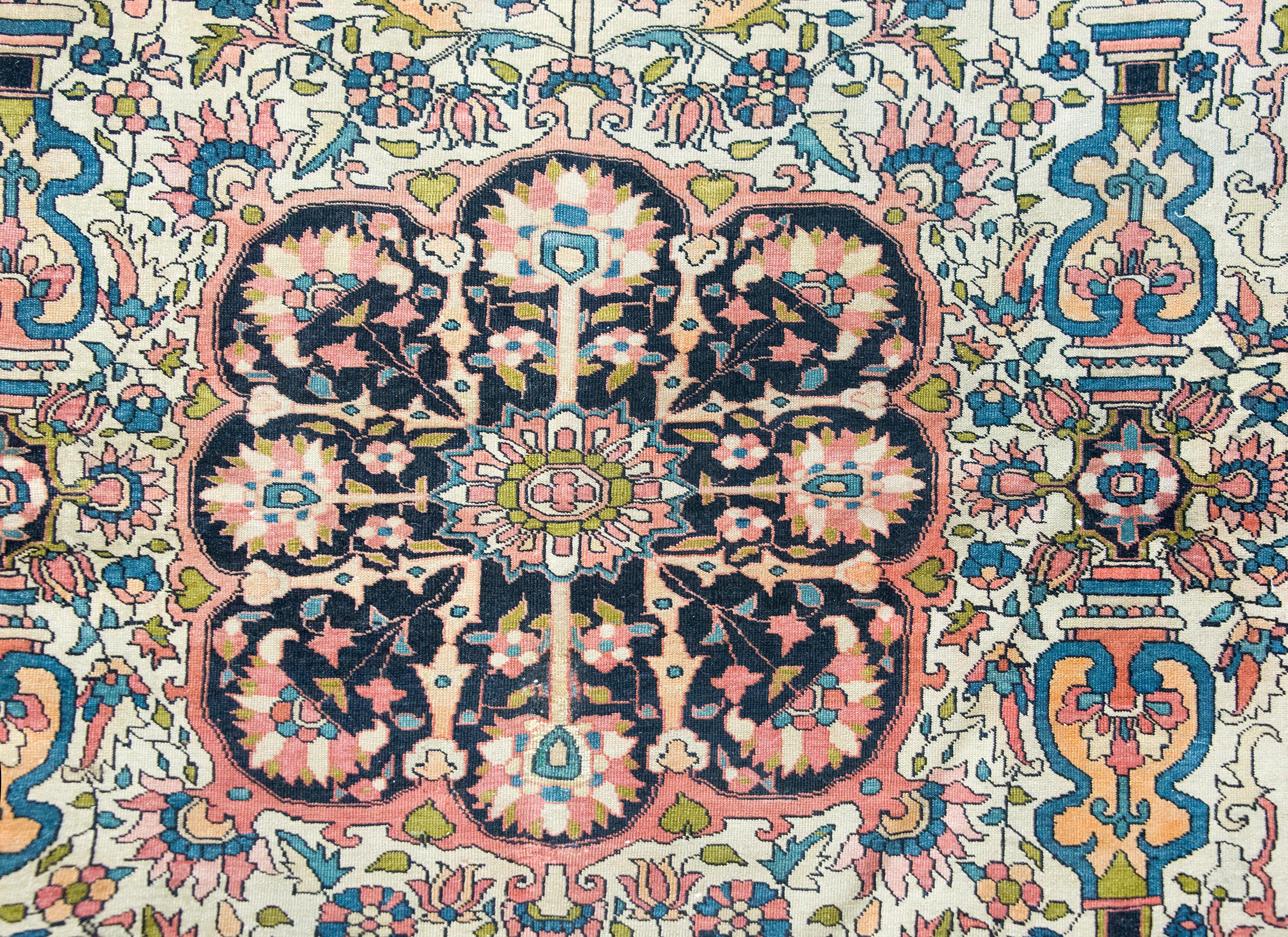Early 20th Persian Sarouk Farahan Rug For Sale 3
