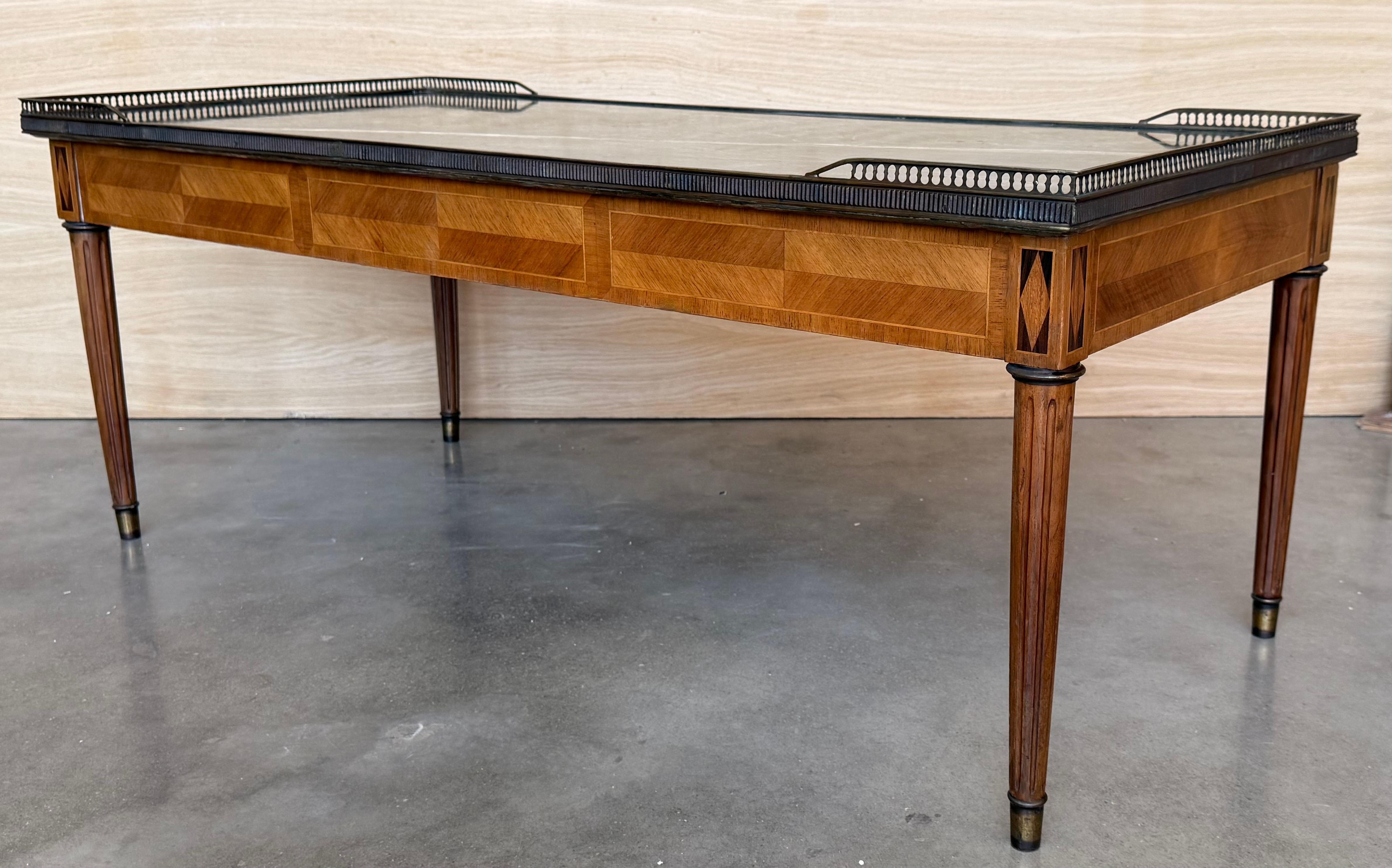 Early 20th Rectangular Bouillotte  Table with Fluted Legs and Drawers en vente 5