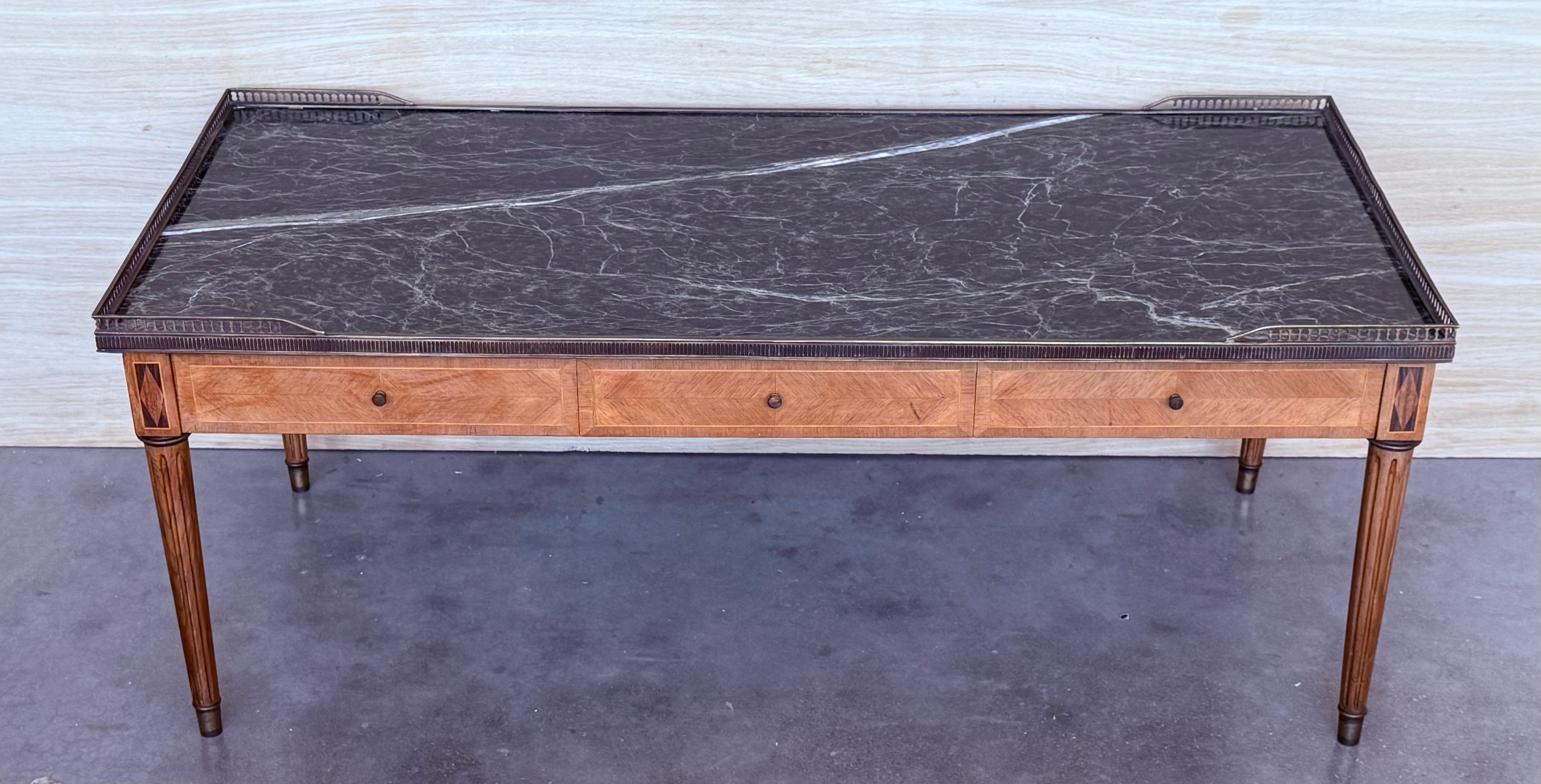 20ième siècle Early 20th Rectangular Bouillotte  Table with Fluted Legs and Drawers en vente