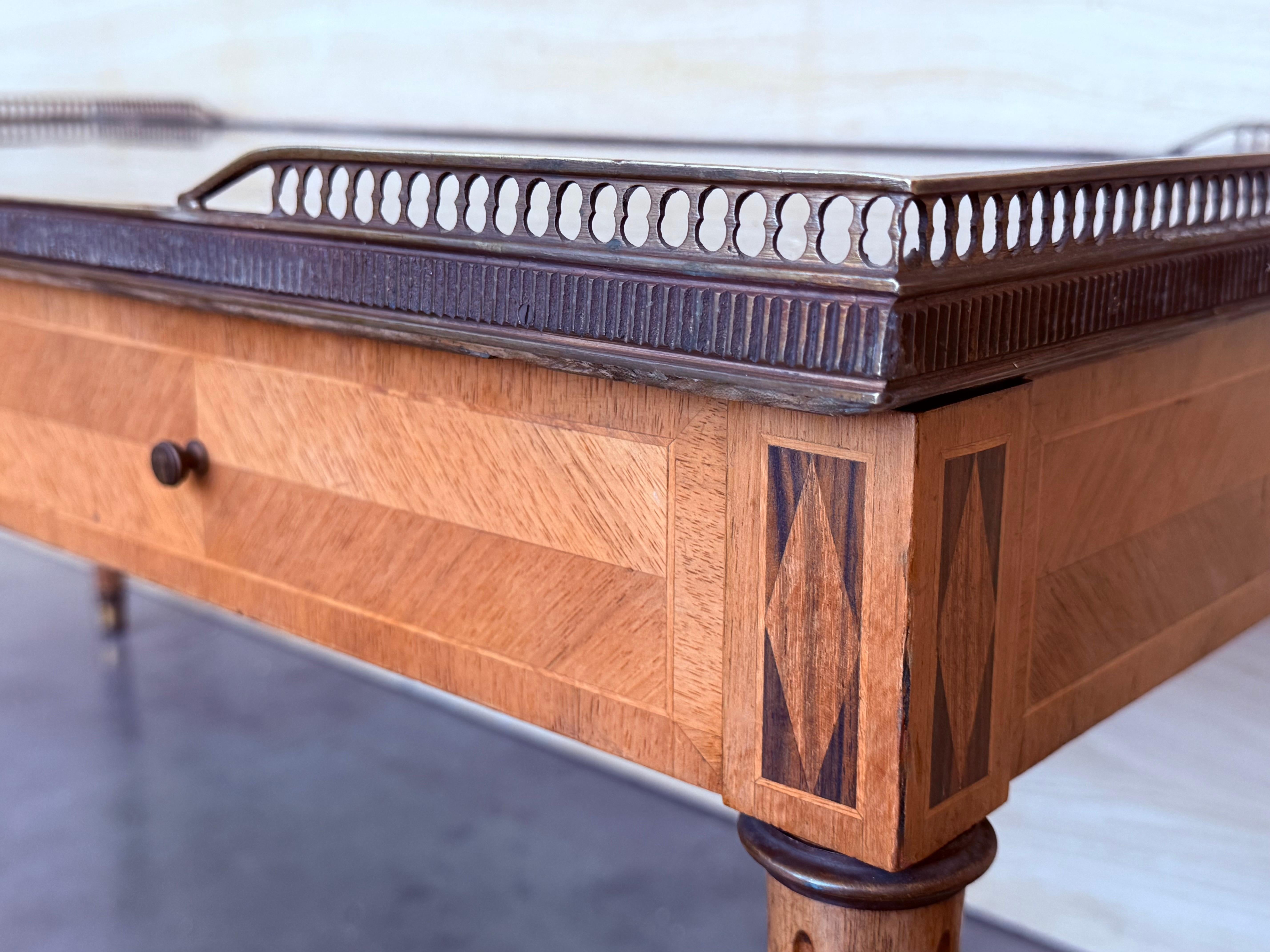 Early 20th Rectangular Bouillotte  Table with Fluted Legs and Drawers en vente 1